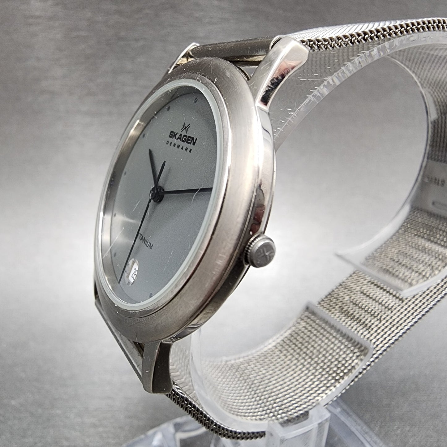 Skagen Watch Men 34mm Gray Dial Titanium Date Round Mesh Band 16LGMT NewBat A12