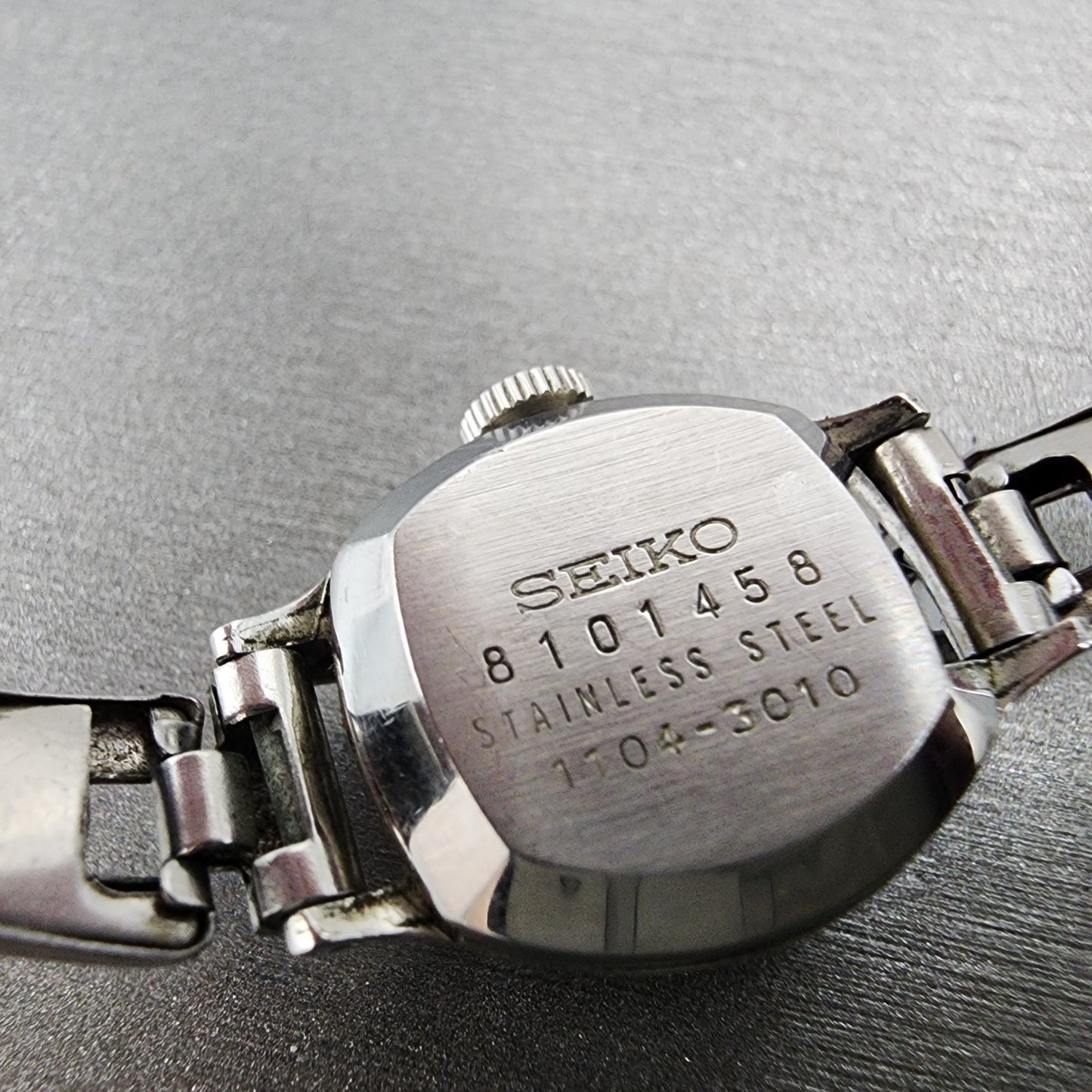 Seiko Salvia Watch Women 17mm White Dial Silver Tone Rectangle Manual Wind Runs9