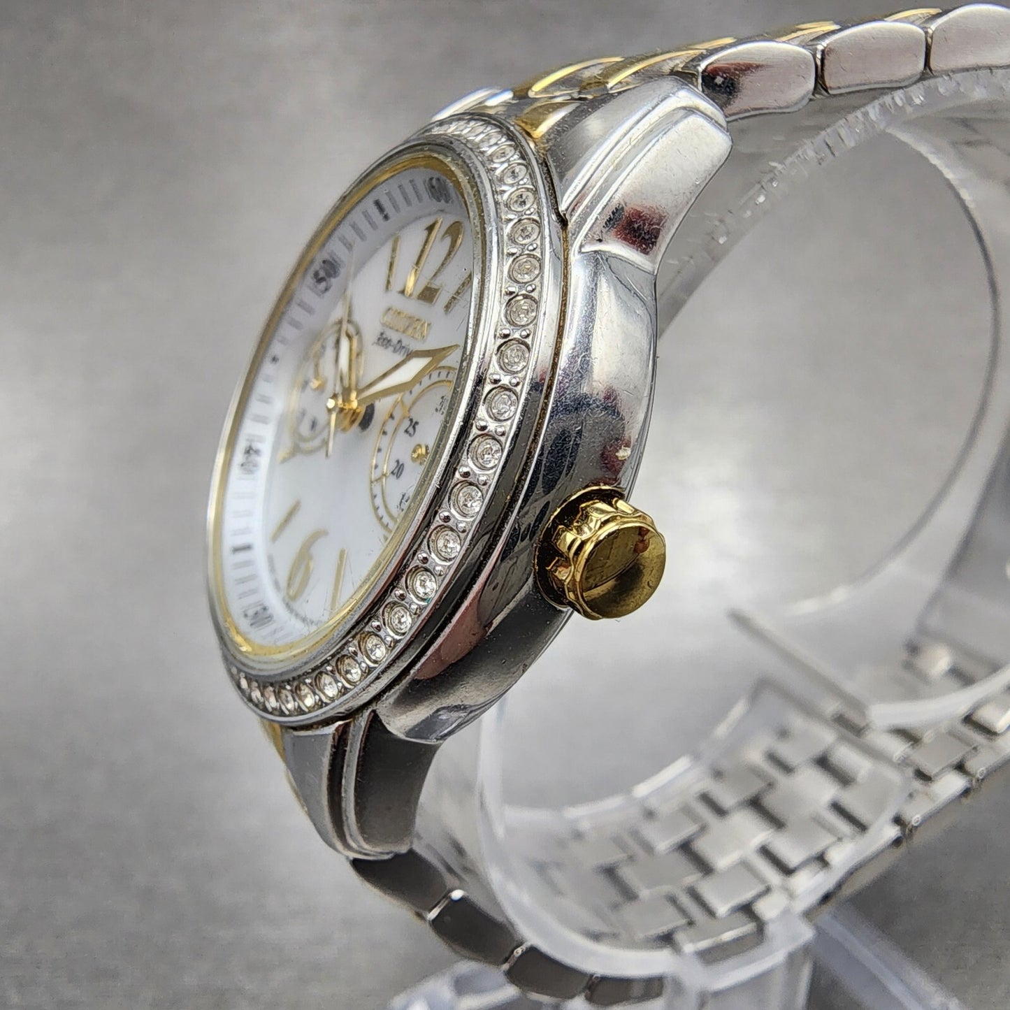 Citizen EcoDrive Watch Women 32mm MOP Dial Two Tone Daydate Round 8635 Runs2