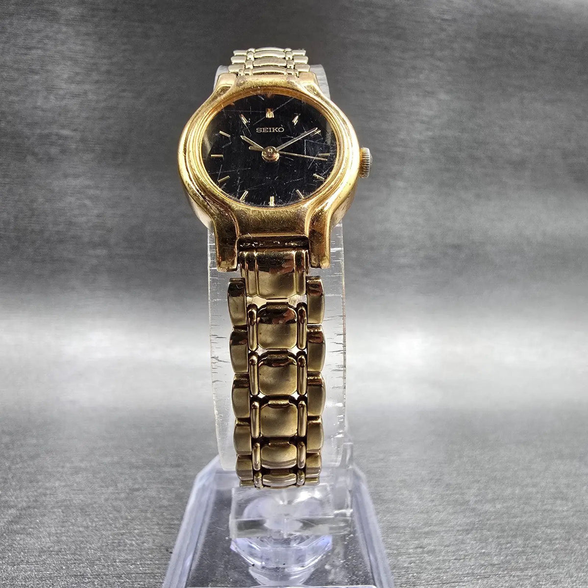 Seiko Watch Women 19mm Black Dial Gold Round V401-0289 New Battery Vintage JP565
