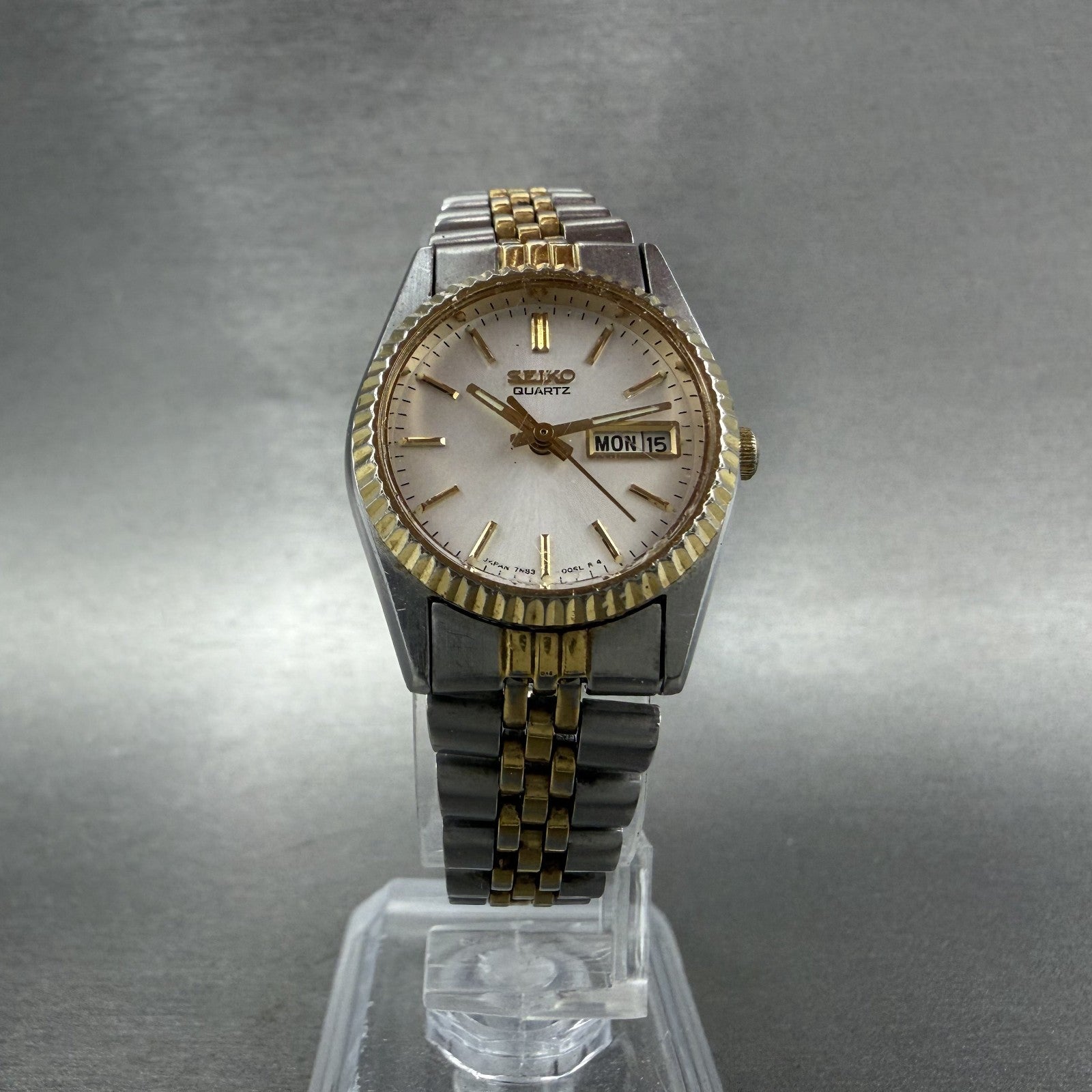 Seiko Watch Women 24mm White Dial Two Tone Daydate Round 7N83-0049 New Batt NJHA5