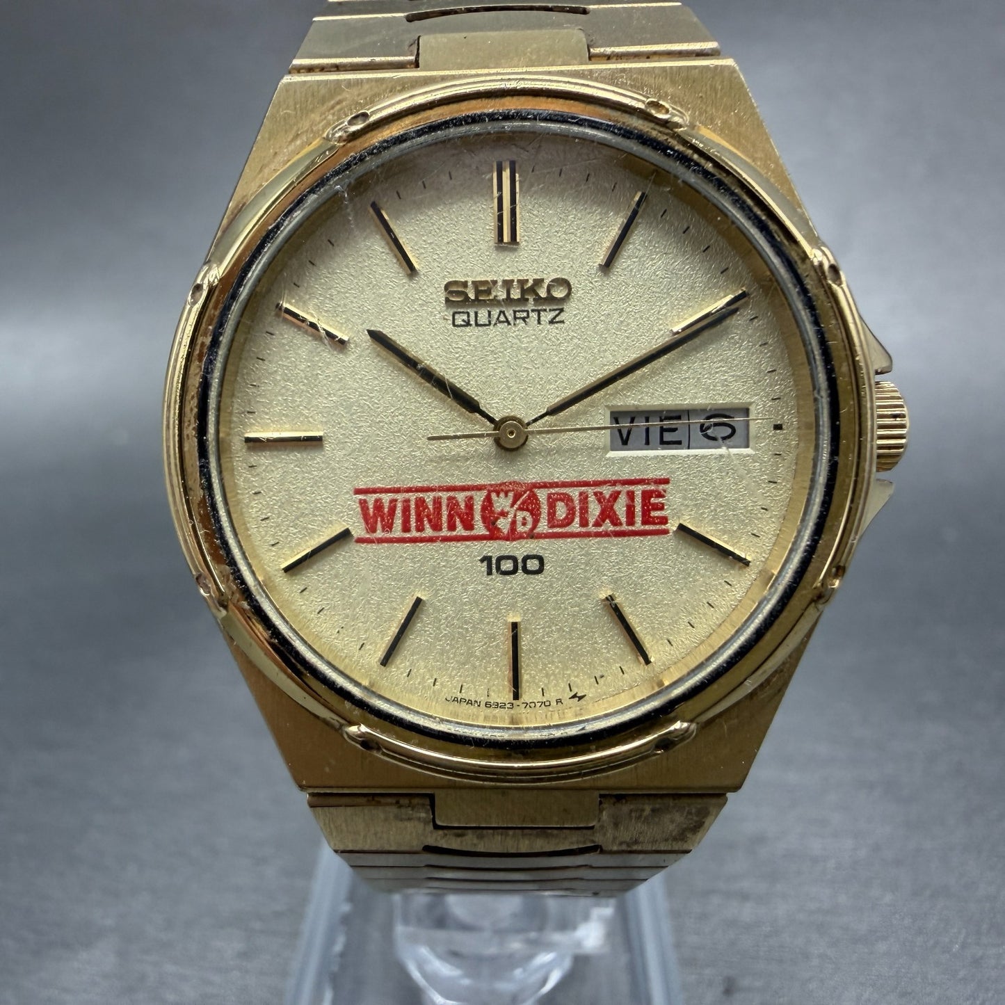 Seiko SQ 100 Watch Men 34mm Champagne Dial Gold Tone Daydate 6923-7059 New Batt0