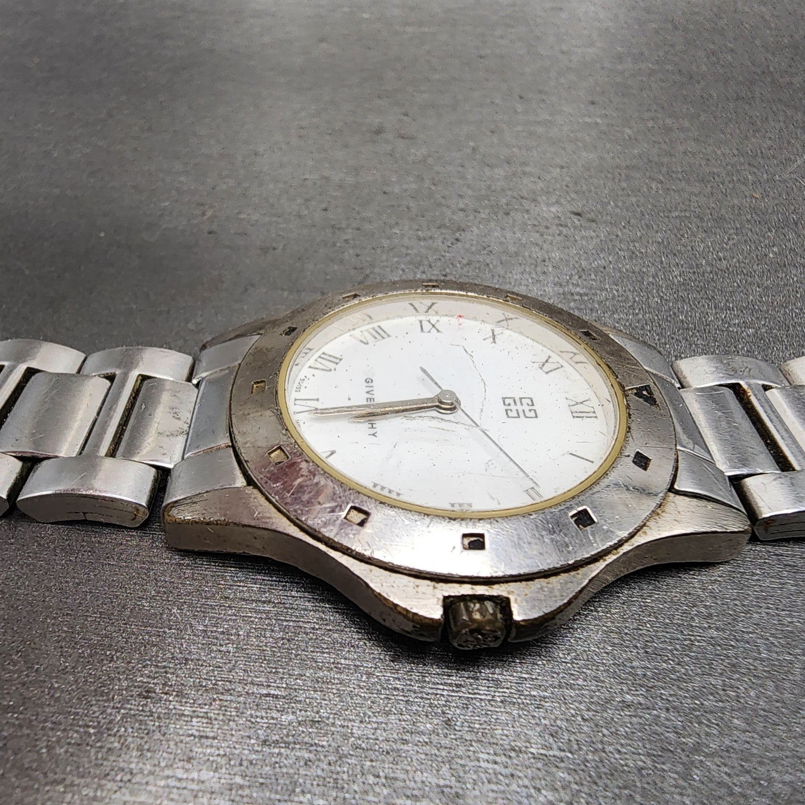 Givenchy Watch Men 35mm White Dial Silver Tone Round  Broken Bracelet PARTS4