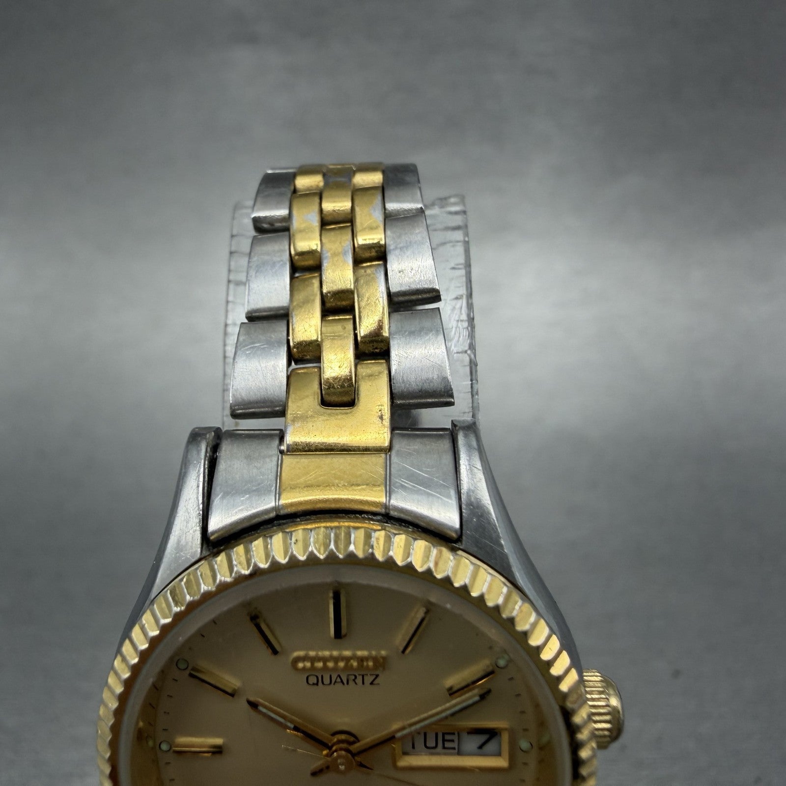 Citizen CQ Watch Women 25mm Champagne Dial Two Tone Daydate 2000201574 New Batt4
