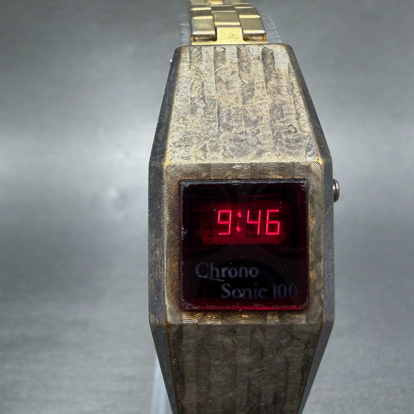 Chrono Sonic 100 RED LED Watch Women 20mm Gold Tone Octagon New Battery VTG1