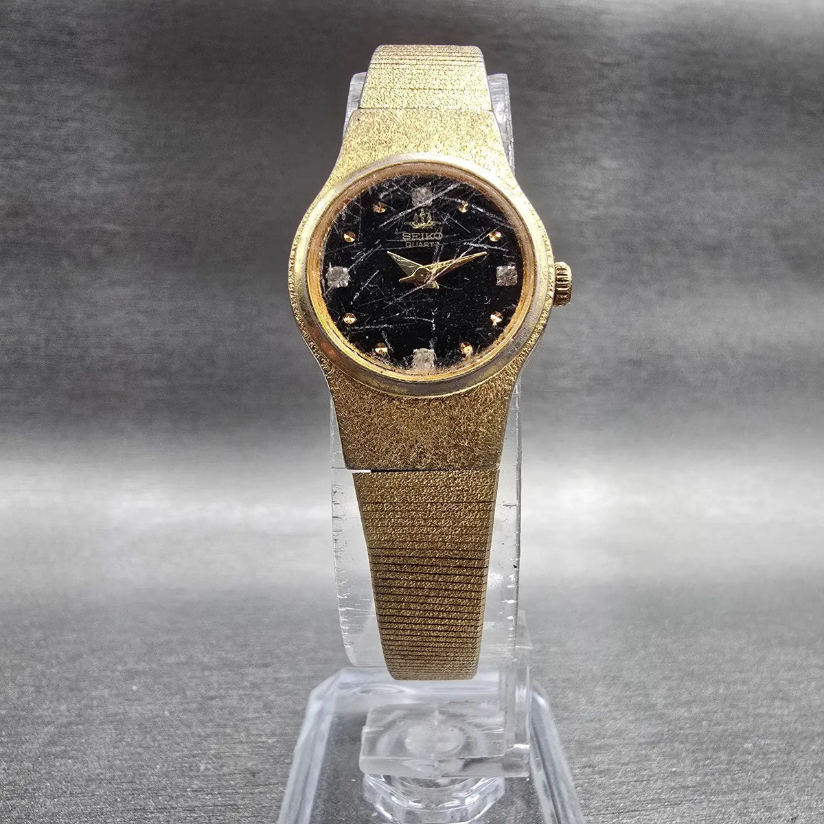 Seiko Watch Women 20mm Black Dial Gold Tone Round 8Y21-0020 New Battery VTG 125