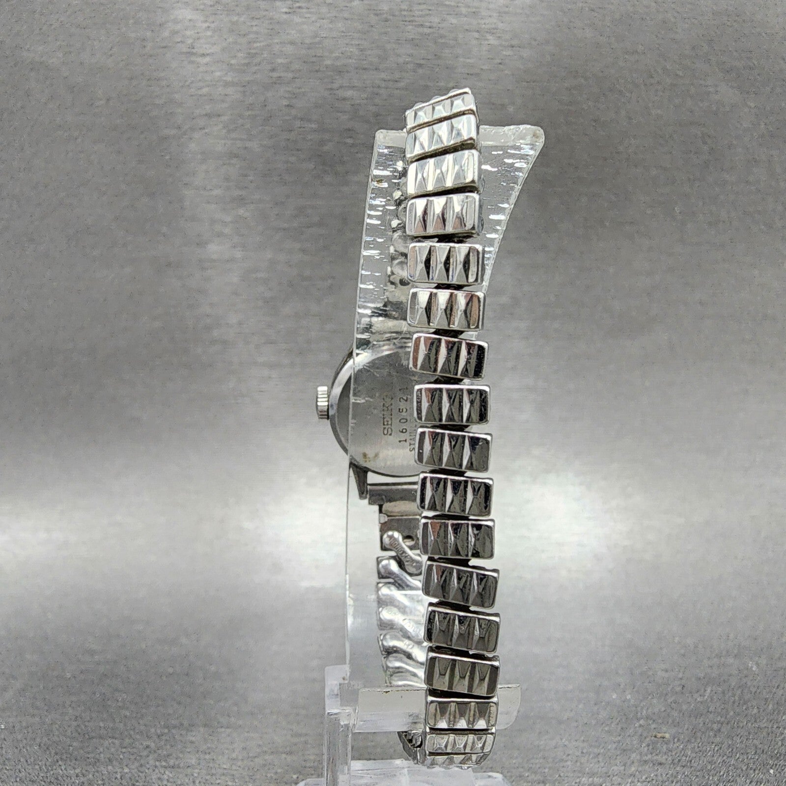 Seiko Watch Women 20mm White Dial Silver Tone Round 210400197