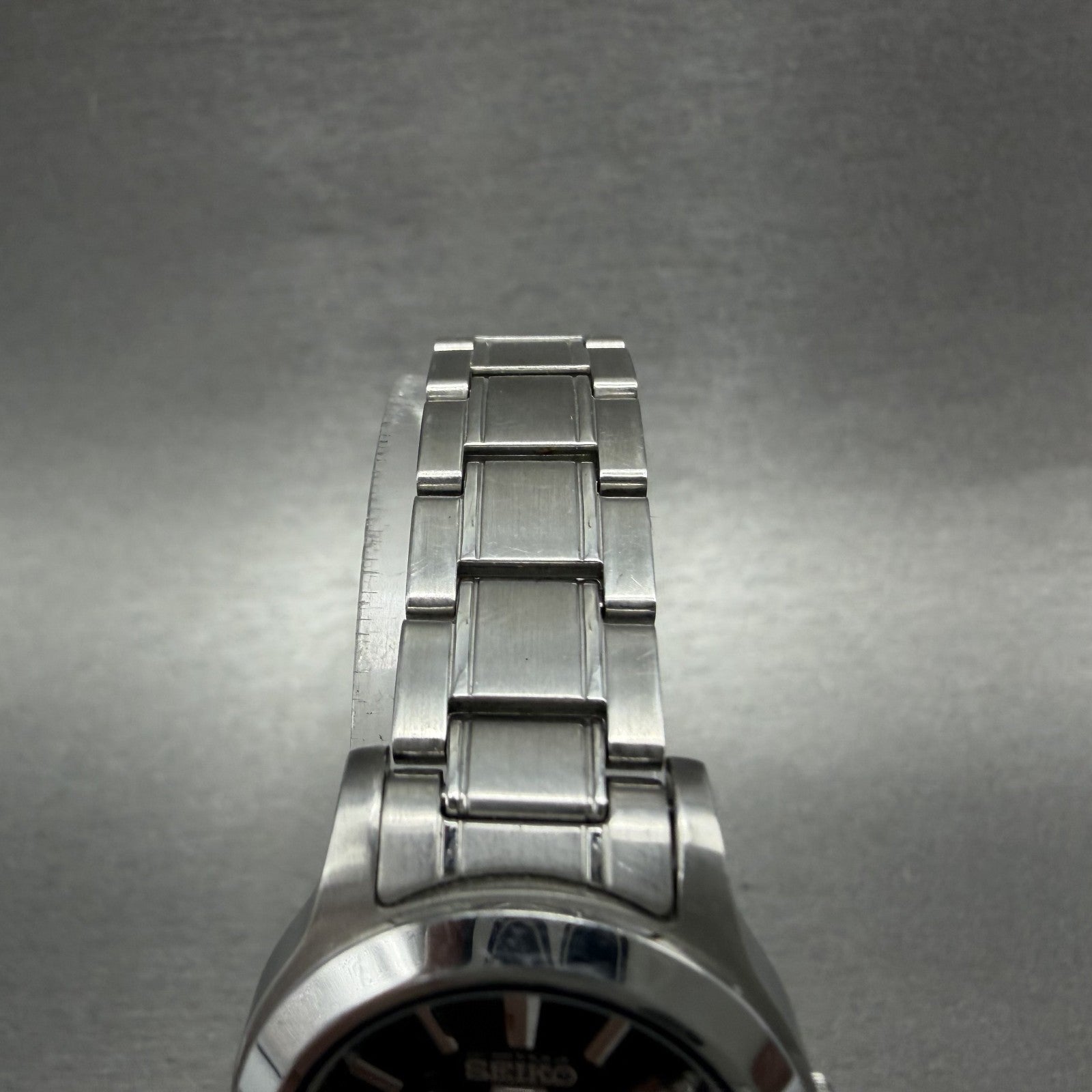 Seiko 5 Watch Women 25mm Balck Dial Stainless Steel Daydate Round 4207-01F0 Runs4