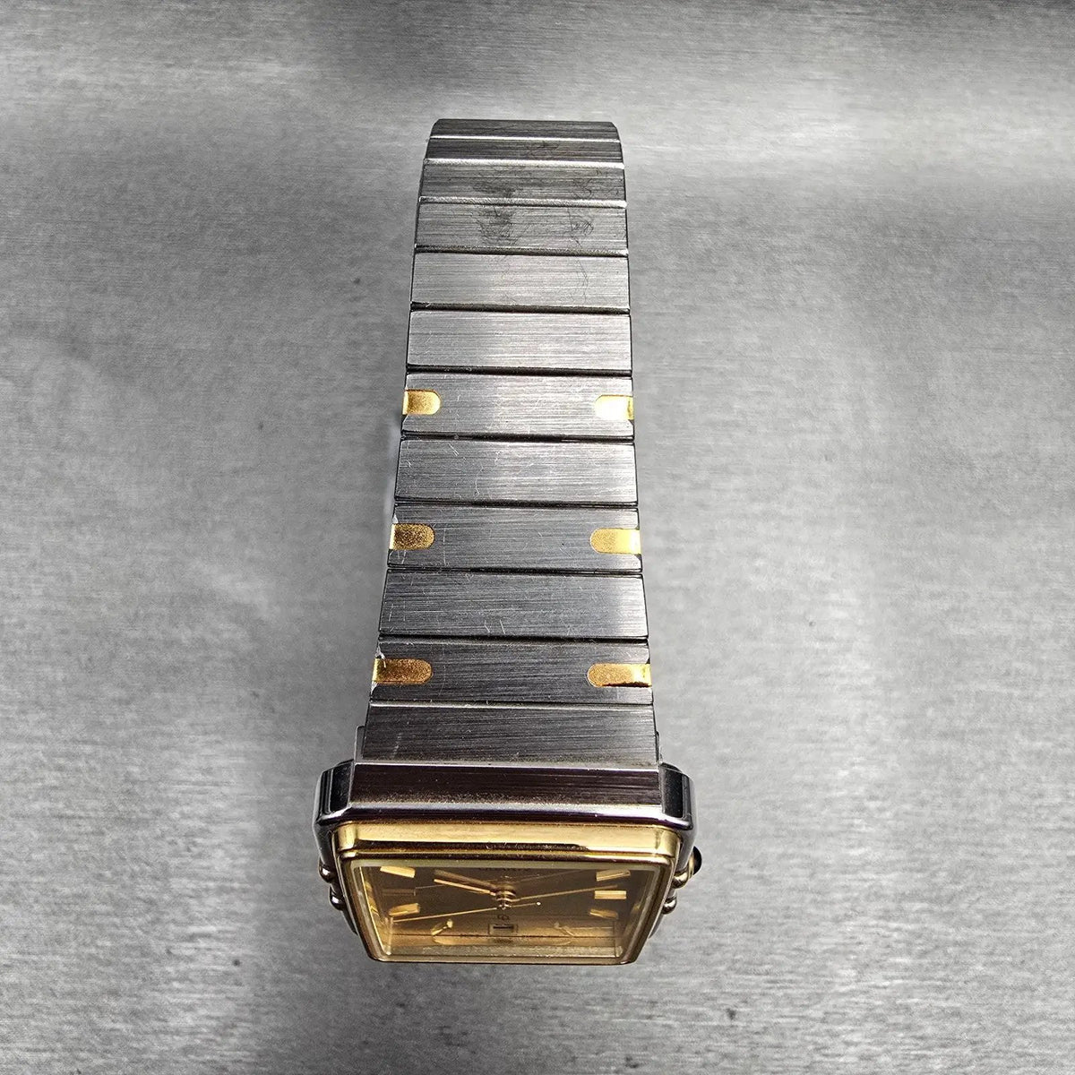 Citizen Tank Watch Men 28mm Gold Dial Gold Tone Date 3810-895100 New Battery CQ4