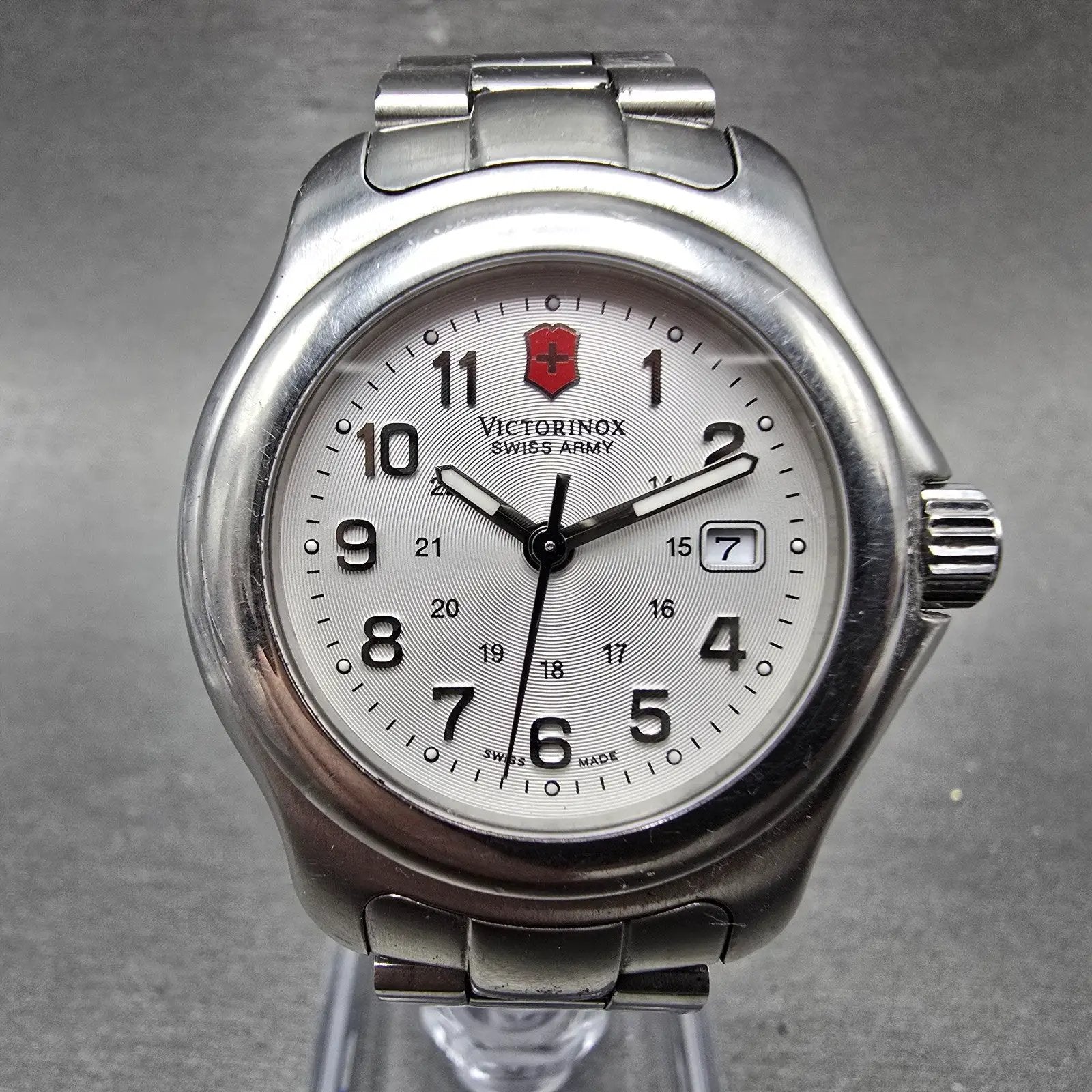 Victorinox Swiss Army Watch Women 33mm Silver Dial Silver Tone Date 24705 NewBat0