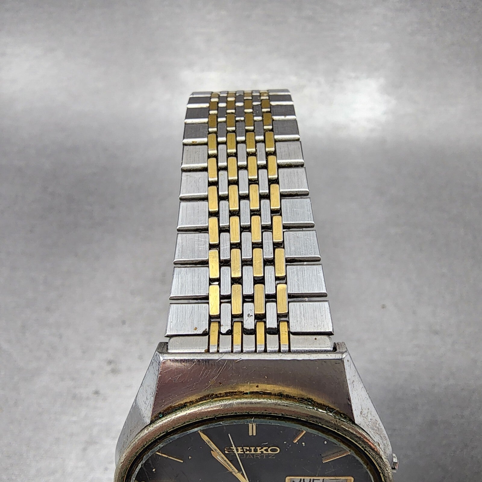 Seiko SQ Watch Men 35mm Gray Dial Two Tone Daydate Round 82238009 PARTS9