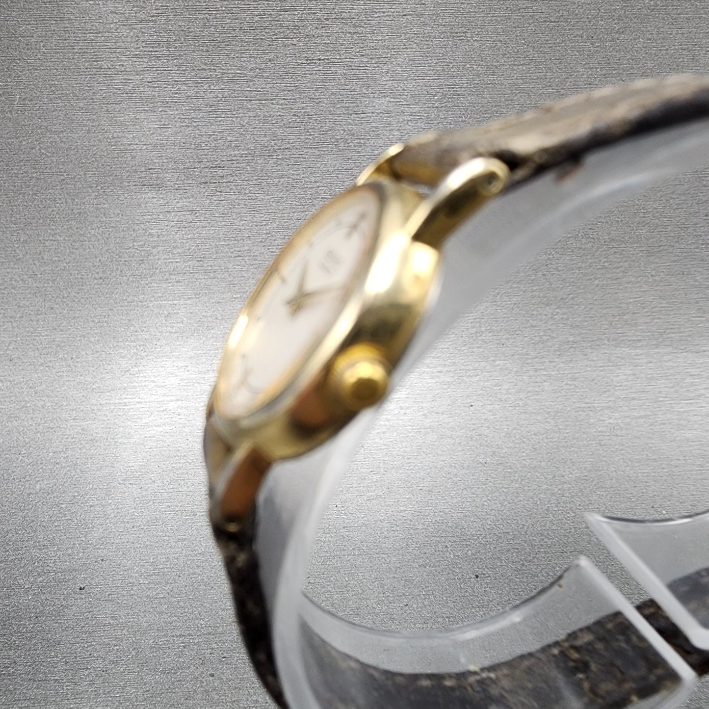 Seiko Watch Women 20mm White Dial Gold Tone Round 2Y000A10 New Battery2