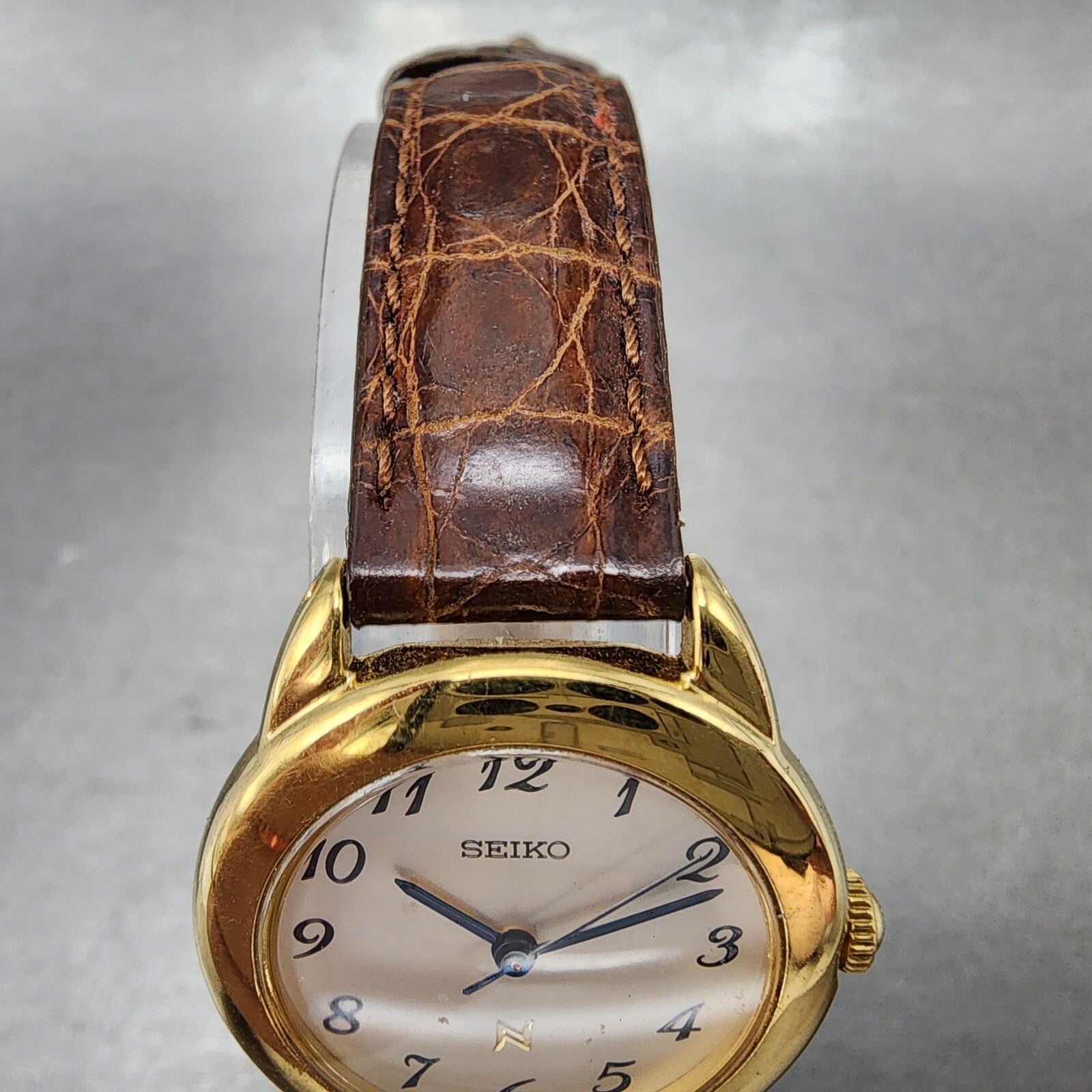 Seiko Neue Watch Women 26mm White Dial Gold Tone Round 1F210050 New Battery3