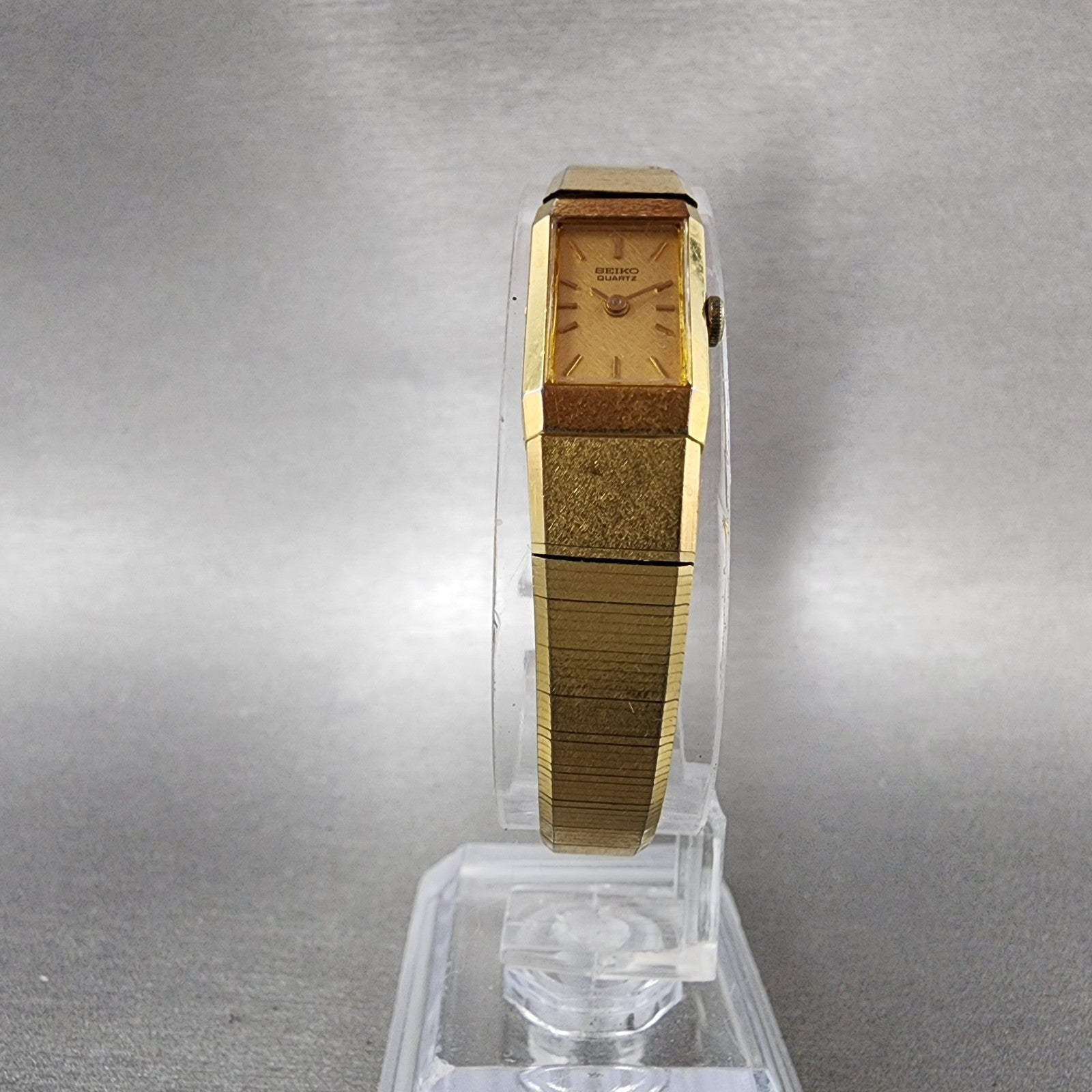 Seiko Tank Watch Women 12mm Champagne Dial Gold Tone 2e206259 New Battery5
