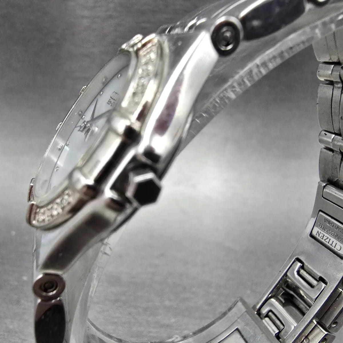 Citizen Eco-Drive Watch Women 26mm Silver Dial Silver Round E030-H26639 Runs2