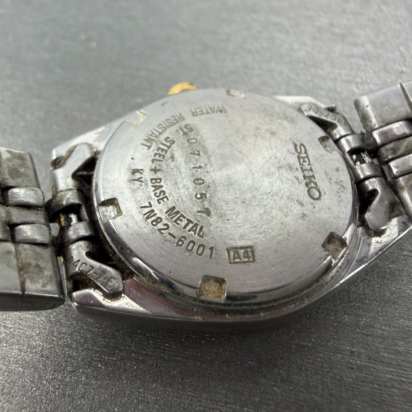Seiko Watch Women 24mm White Dial Two Tone Date Round 7n82-6001 New Battery VTG9