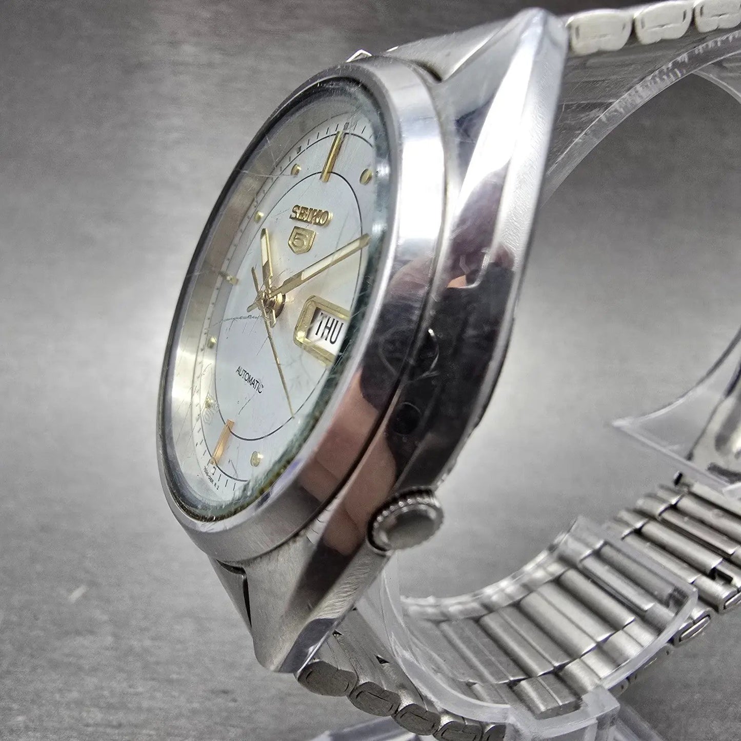 Seiko 5 Automatic Watch Men 37mm Silver Dial Silver Tone Daydate 7S26-3040 Runs2