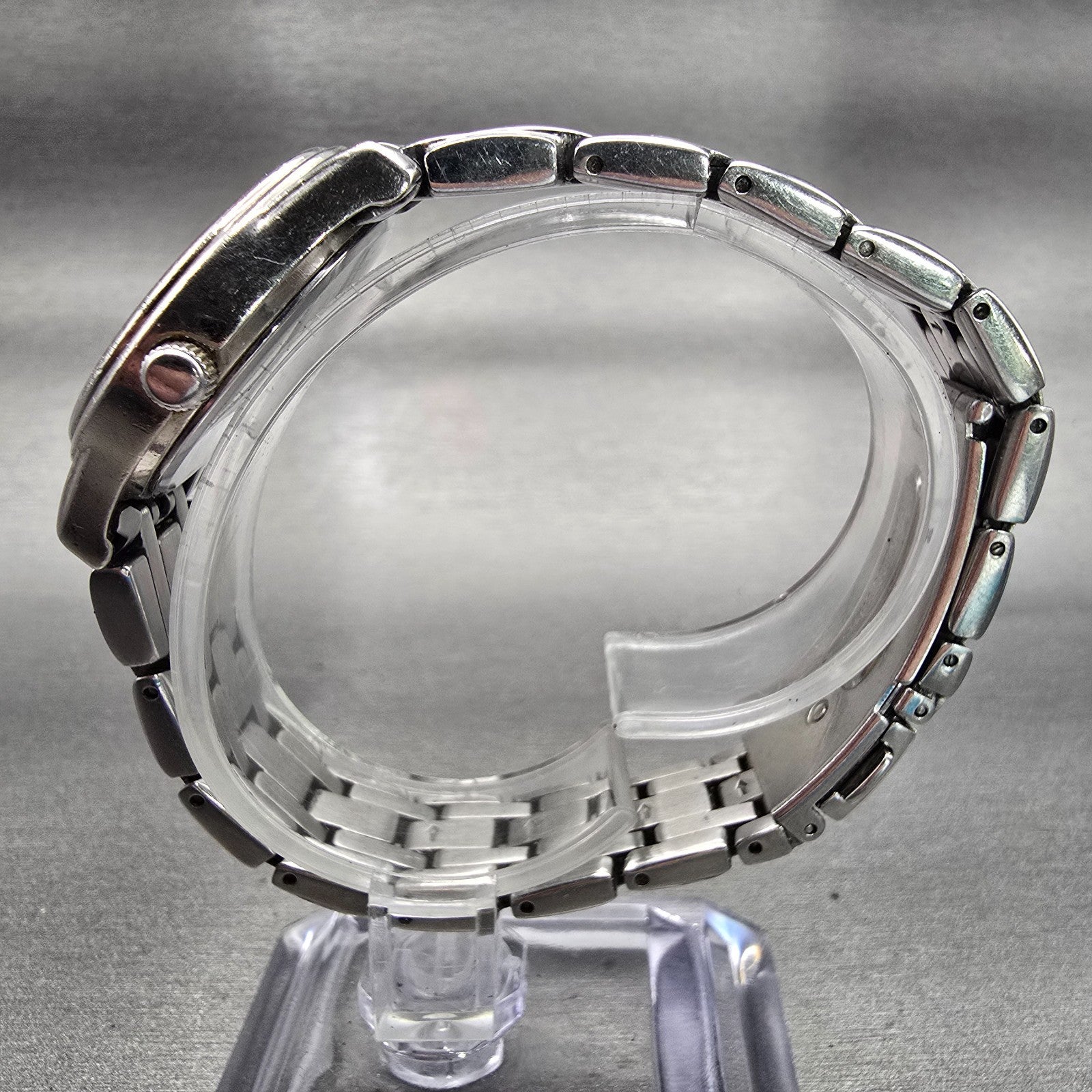 Bulova Watch Women 30mm Silver Dial Silver Tone Round 96L005 New Battery6