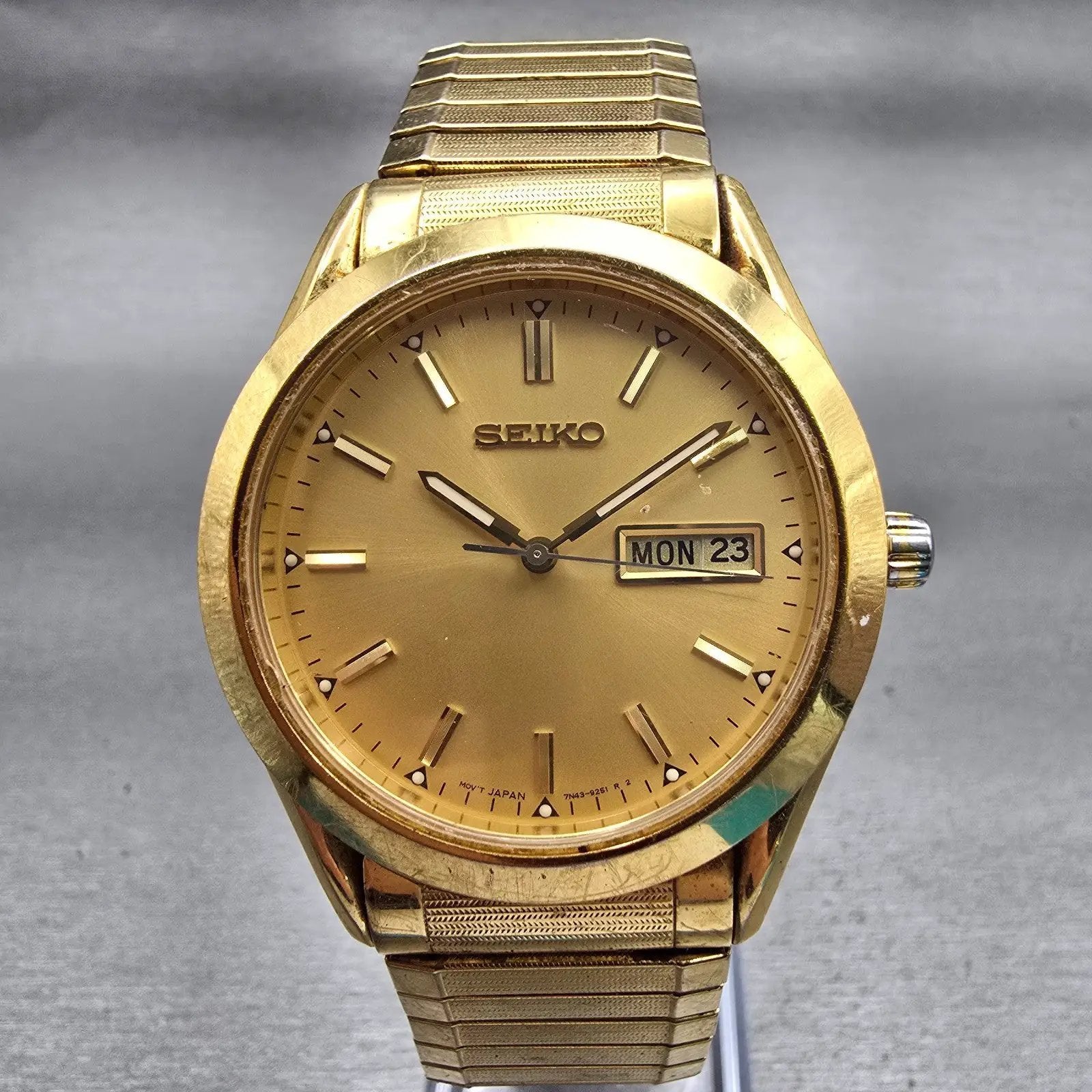 Seiko Watch Men 37mm Gold Dial Gold Tone Daydate Round 7N43-9070 New Battery VTG0