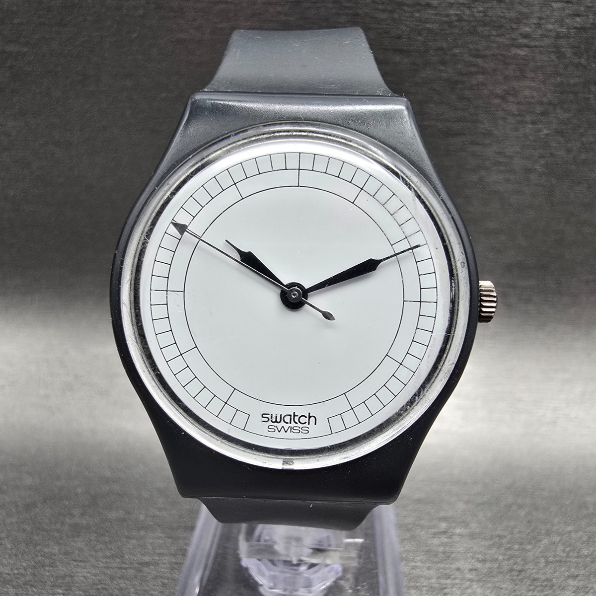 Swatch INC Watch Men 34mm White Dial Black Tone Round GA103 New Battery0