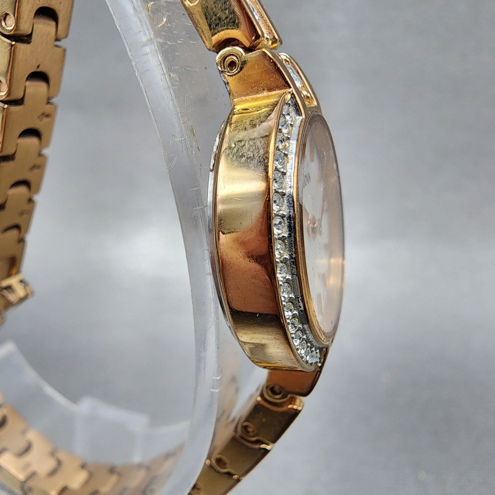 Bulova Crystal Watch Women 22mm MOP Dial Rose Gold Tone Crystal Bezel New Batt4
