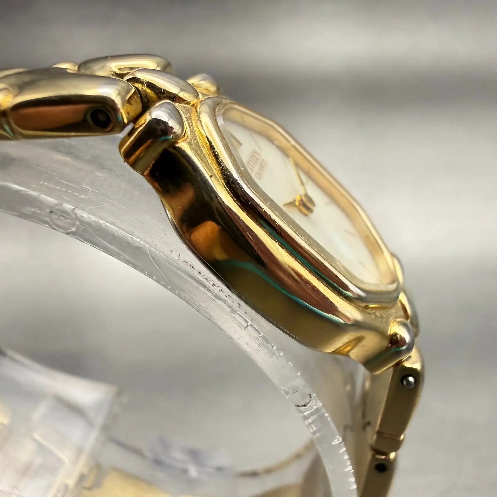 Citizen Watch Women 17mm MOP Dial Gold Tone Oval 3220-326130 New Battery VTG3
