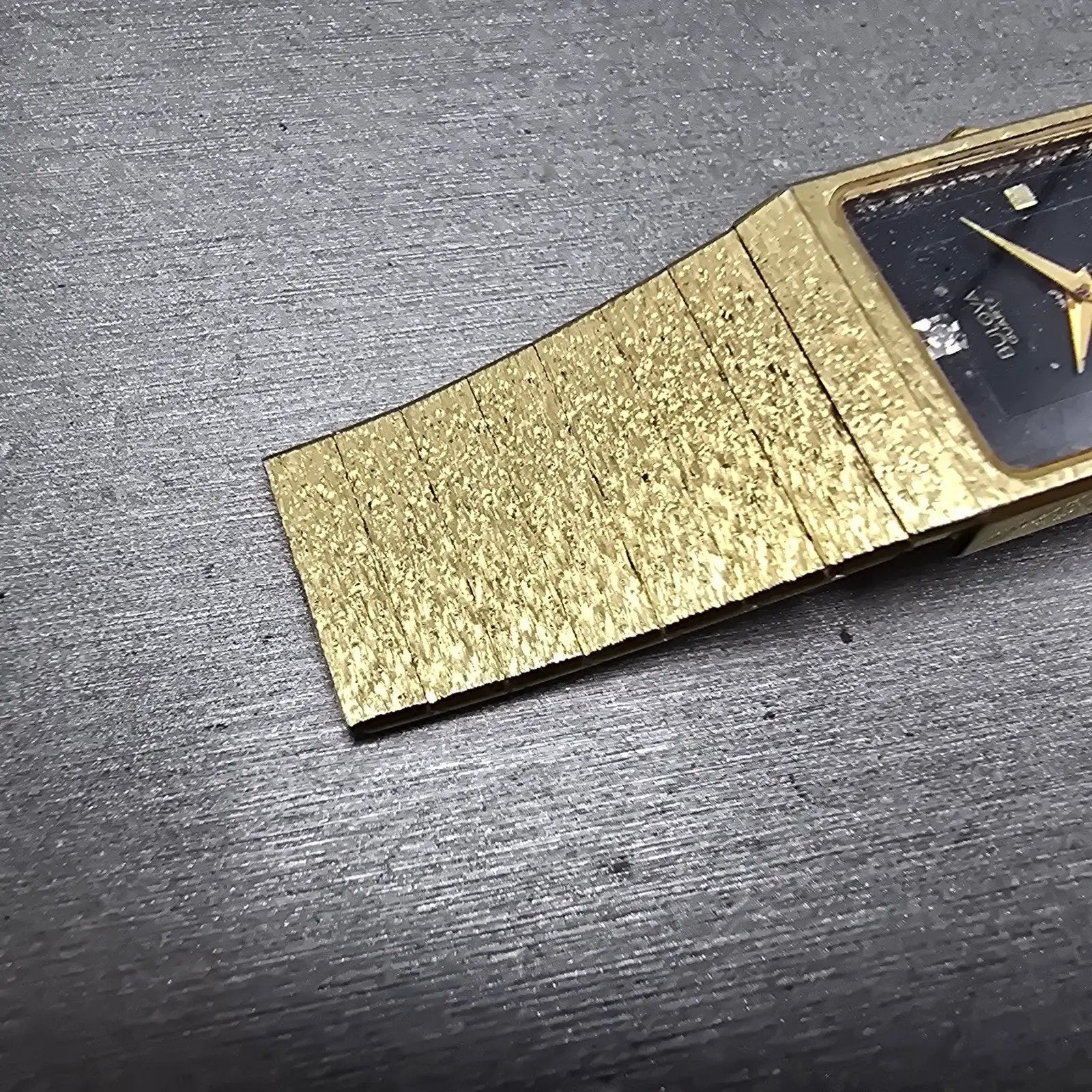 Bulova Tank Watch Men 24mm Black Dial Gold Tone Rectangle Diamond PARTS NO BACK7