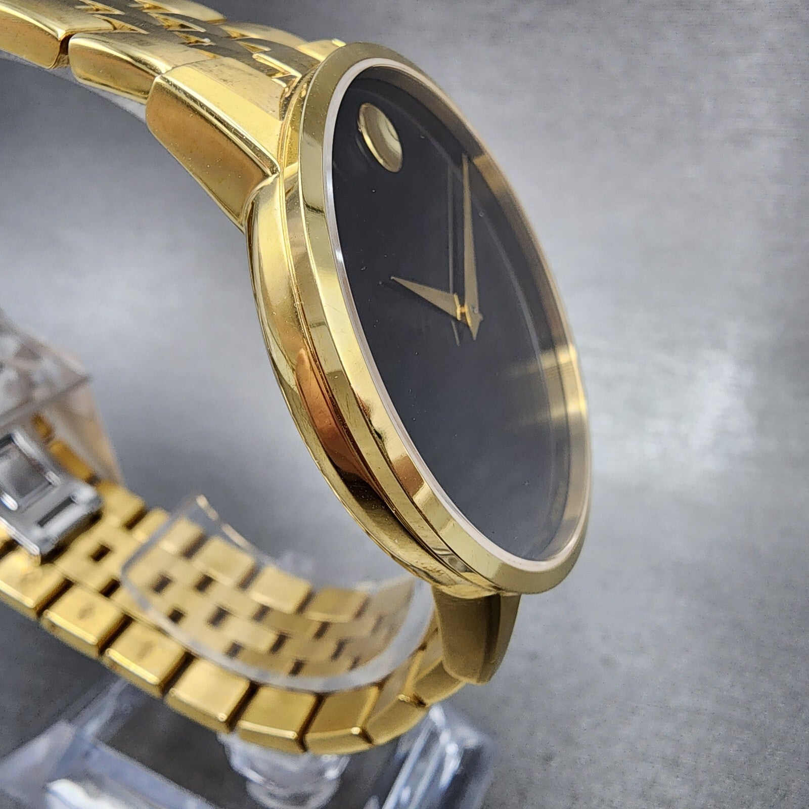 Movado Museum Watch Men 40mm Black Dial Gold Tone Round Bracelet Swiss 06072034