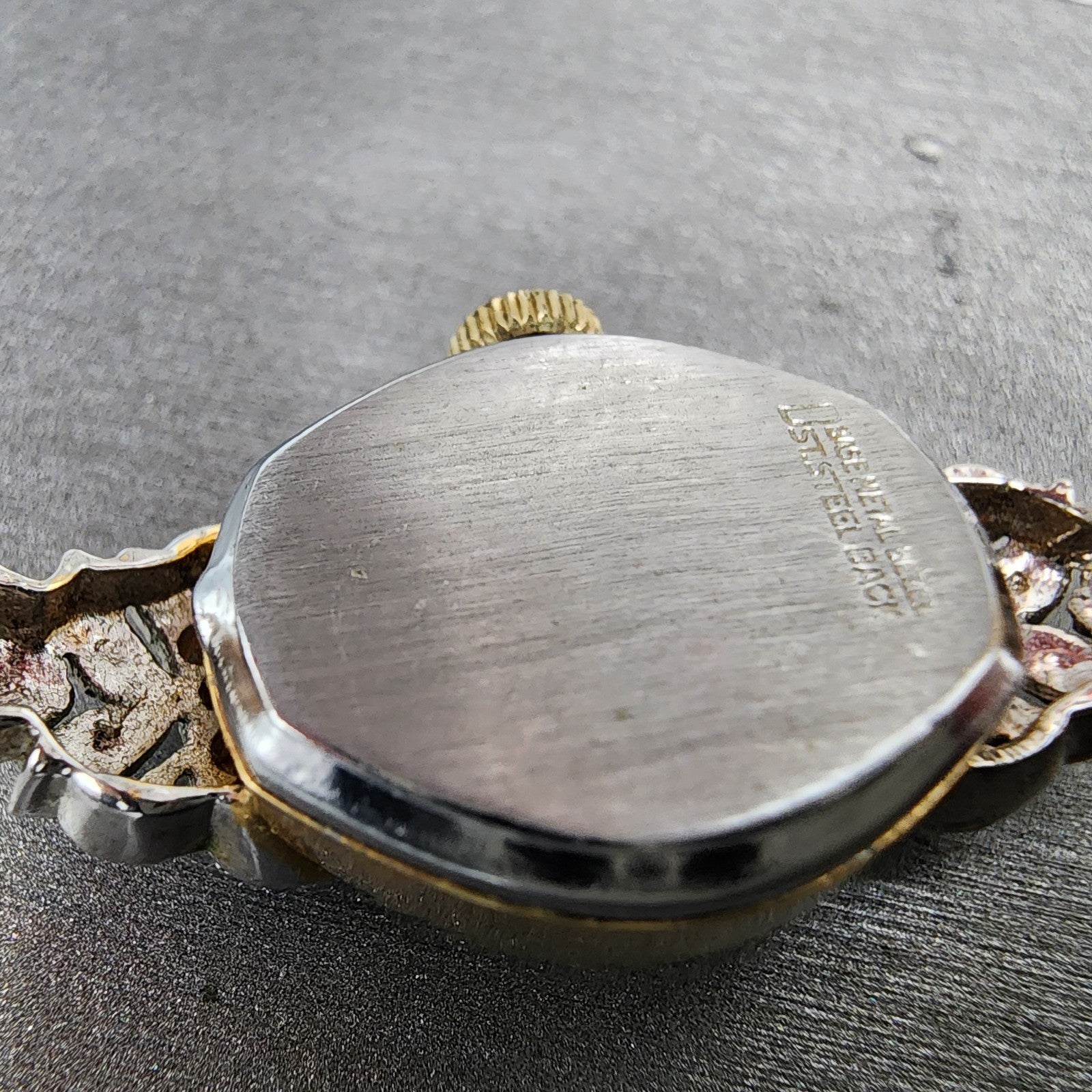 Waltham Watch Women 17mm Silver Dial Gold Tone Oval Diamon Accents Manual Wind9