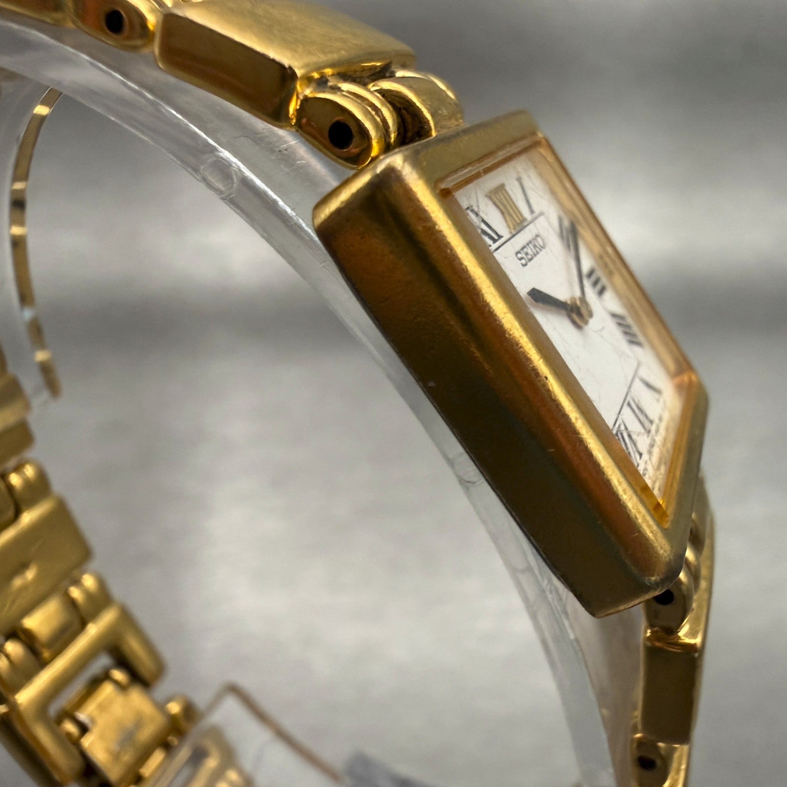Seiko Watch Women 19mm White Dial Gold Tone Square V400-6280 New Battery3