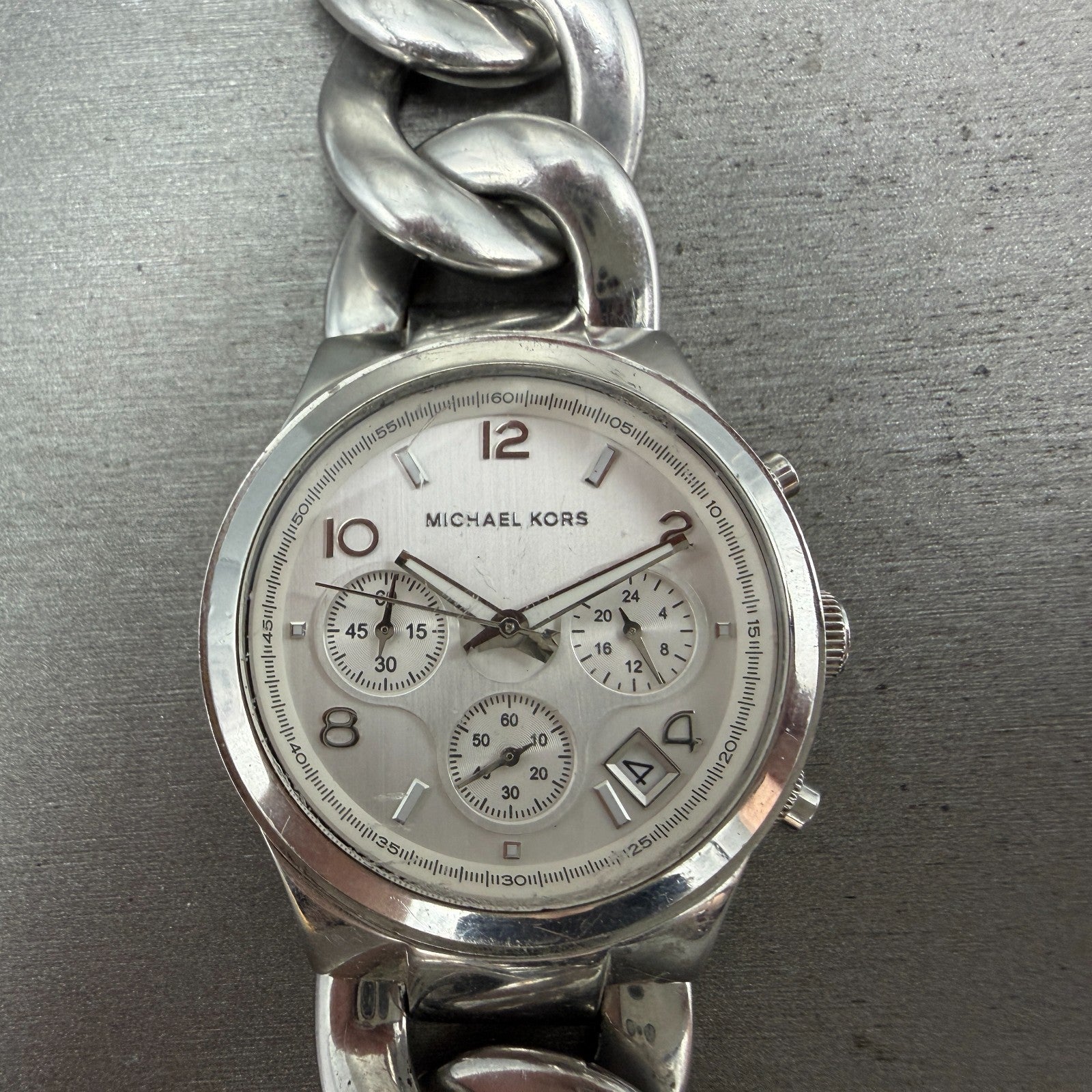 Michael Kors Runway Chronograph Watch Women 38mm Silver Dial Silver Tone NewBatt0