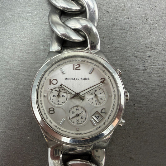Michael Kors Runway Chronograph Watch Women 38mm Silver Dial Silver Tone NewBatt0