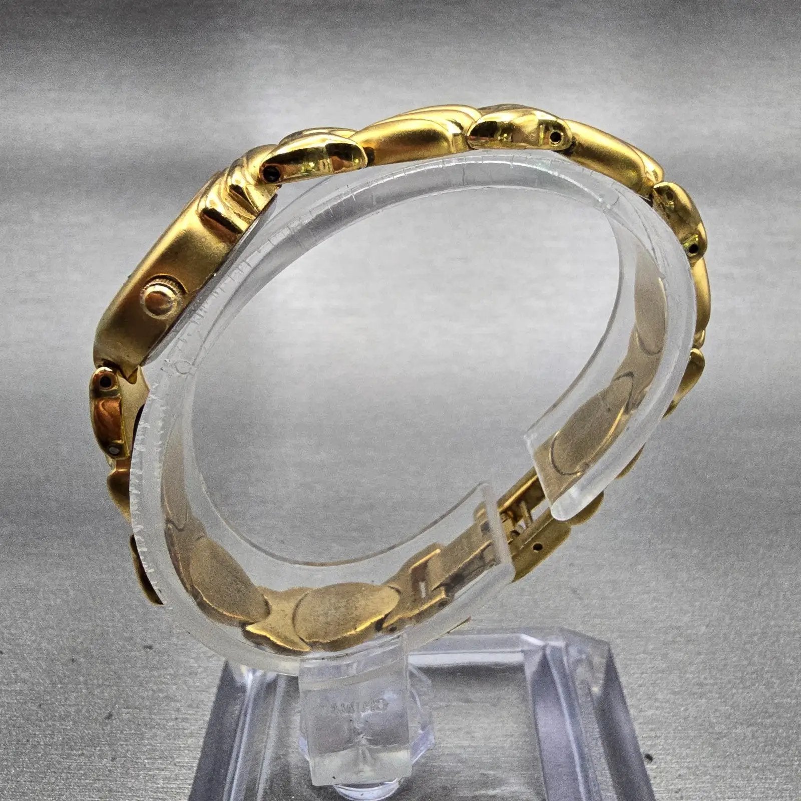 Bulova Watch Women 17mm MOP Dial Gold Tone Oval 97T67 New Battery6