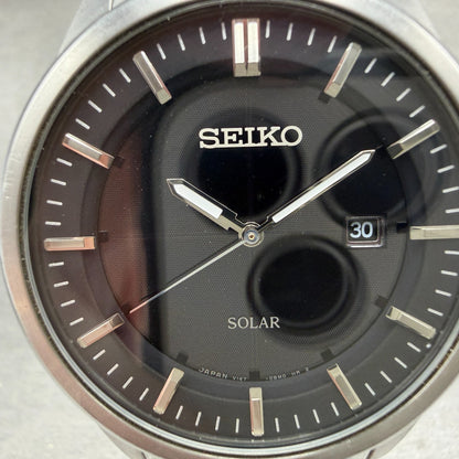 Seiko Solar Watch Men 39mm Black Dial Silver Tone Date Round V147-0AF0 Runs1