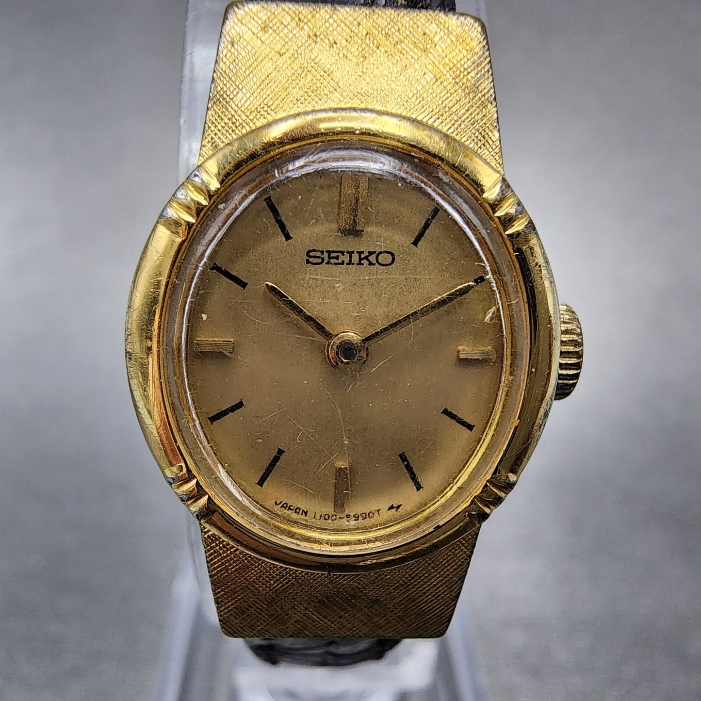 VTG Seiko Watch Women 17mm Gold Dial Gold Tone Oval Manual Wind 1100-5549 READ!!