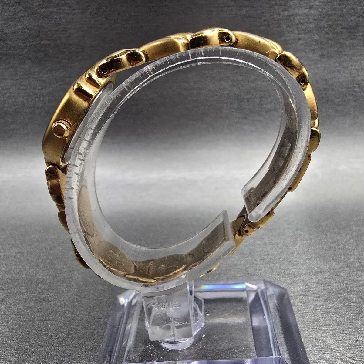 Bulova Watch Women 17mm MOP Dial Gold Tone Oval 97T67 New Battery VTG7