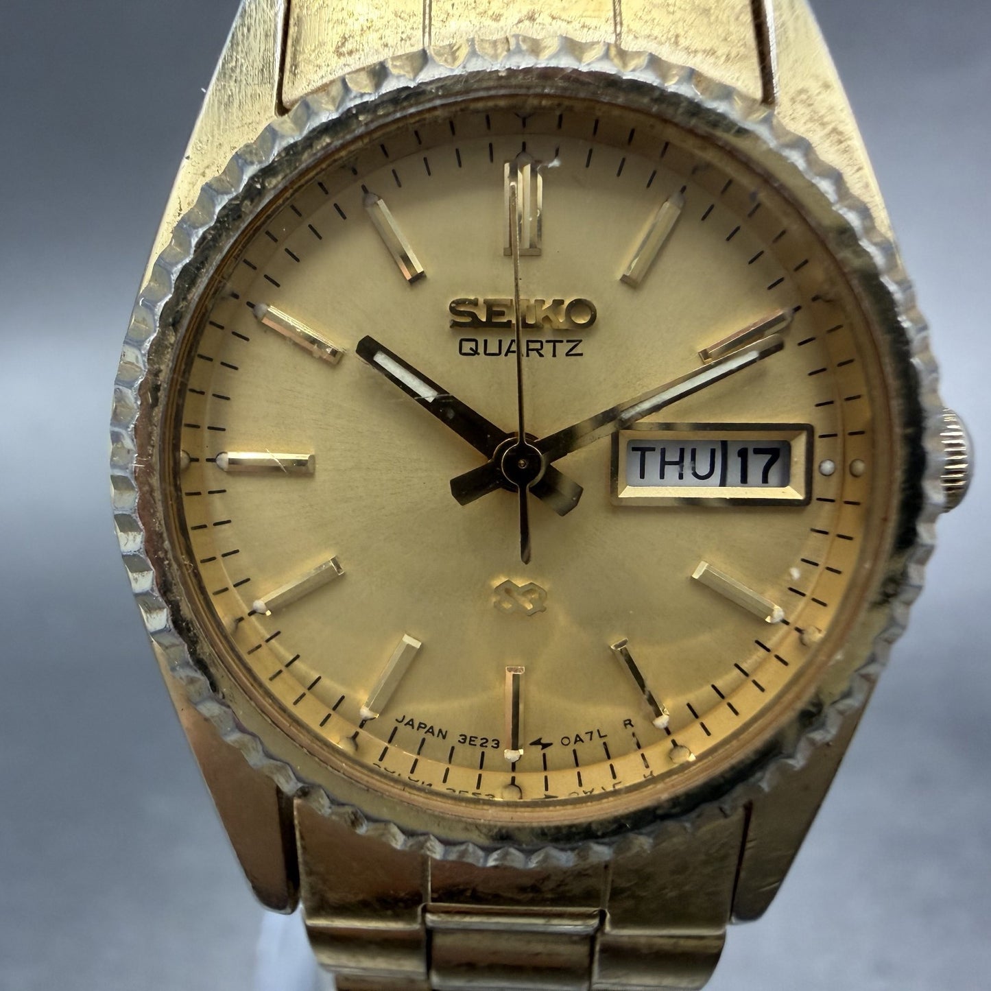 Seiko SQ Watch Women 24mm Gold Dial Gold Tone Daydate Round 3E23-0A60 NewBatt 5V1