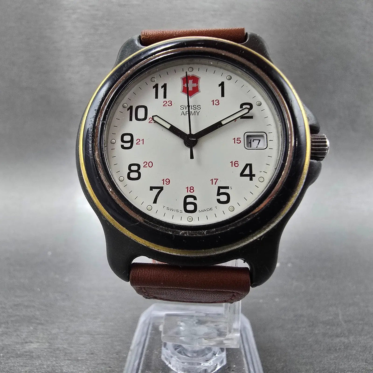 Victorinox Swiss Army Watch Men 39mm White Dial Black Silver Date New Battery5