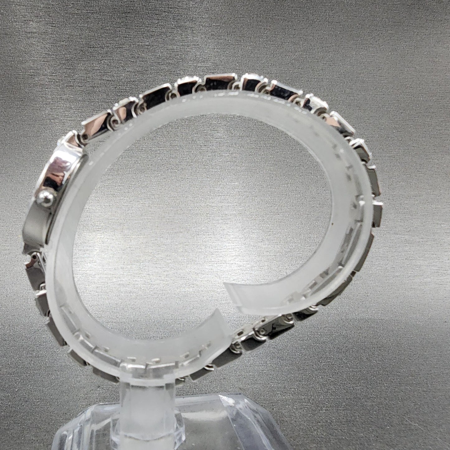 Bulova Crystal Watch Women 17mm Silver Dial Silver Tone Oval 96T49 New Batt6