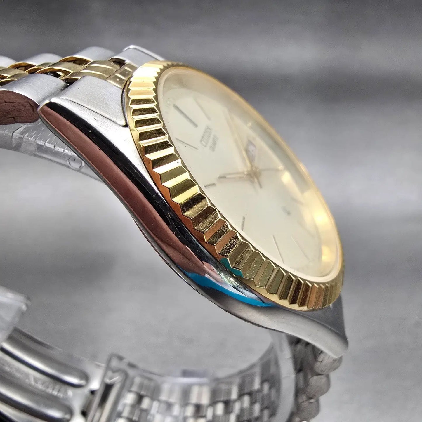 Citizen CQ Watch Men 35mm Champagne Dial Two Tone Daydate 1100-R12535 New Batt3