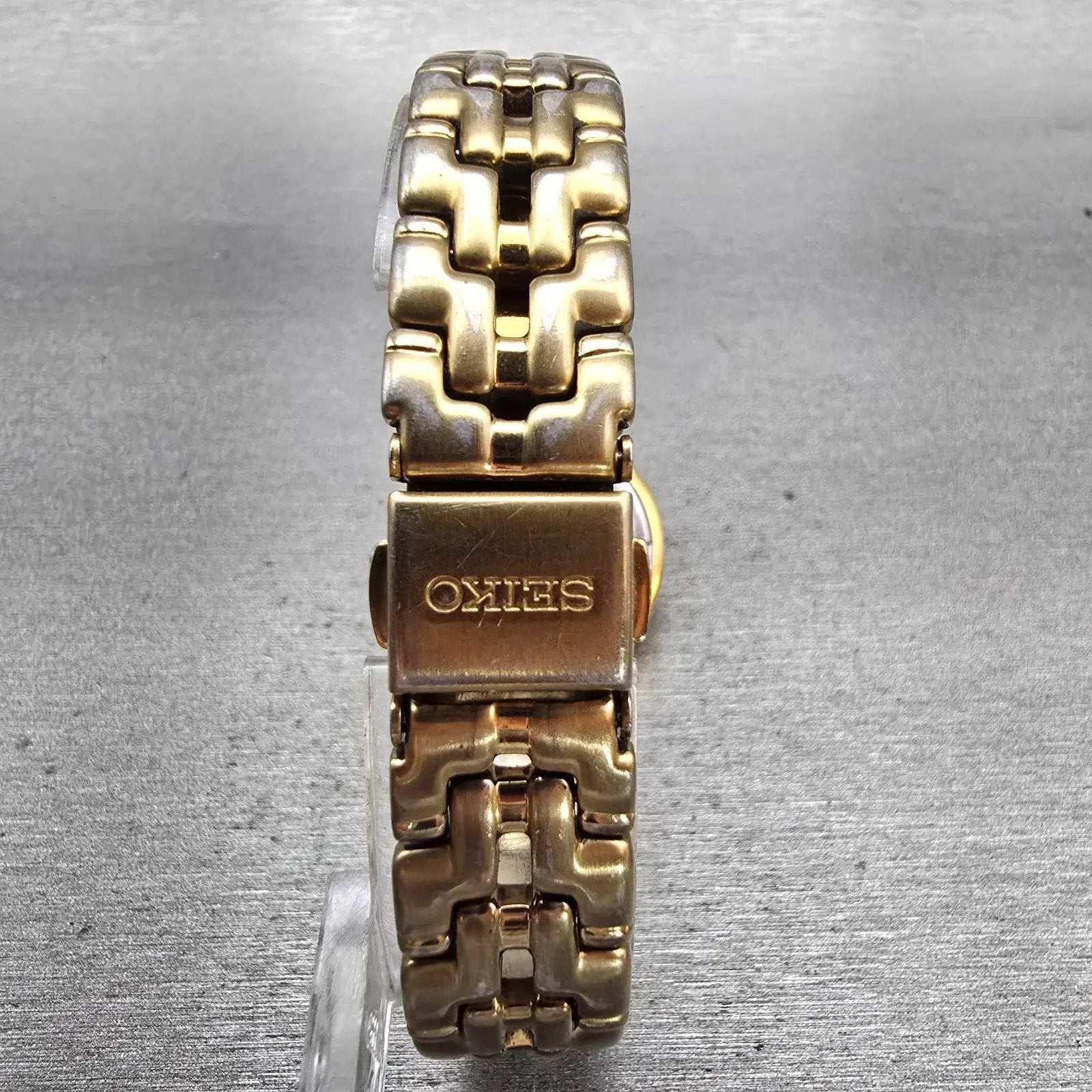Seiko Watch Women 26mm Champagne Dial Gold Tone Date Round 7N82-0599 New Battery7