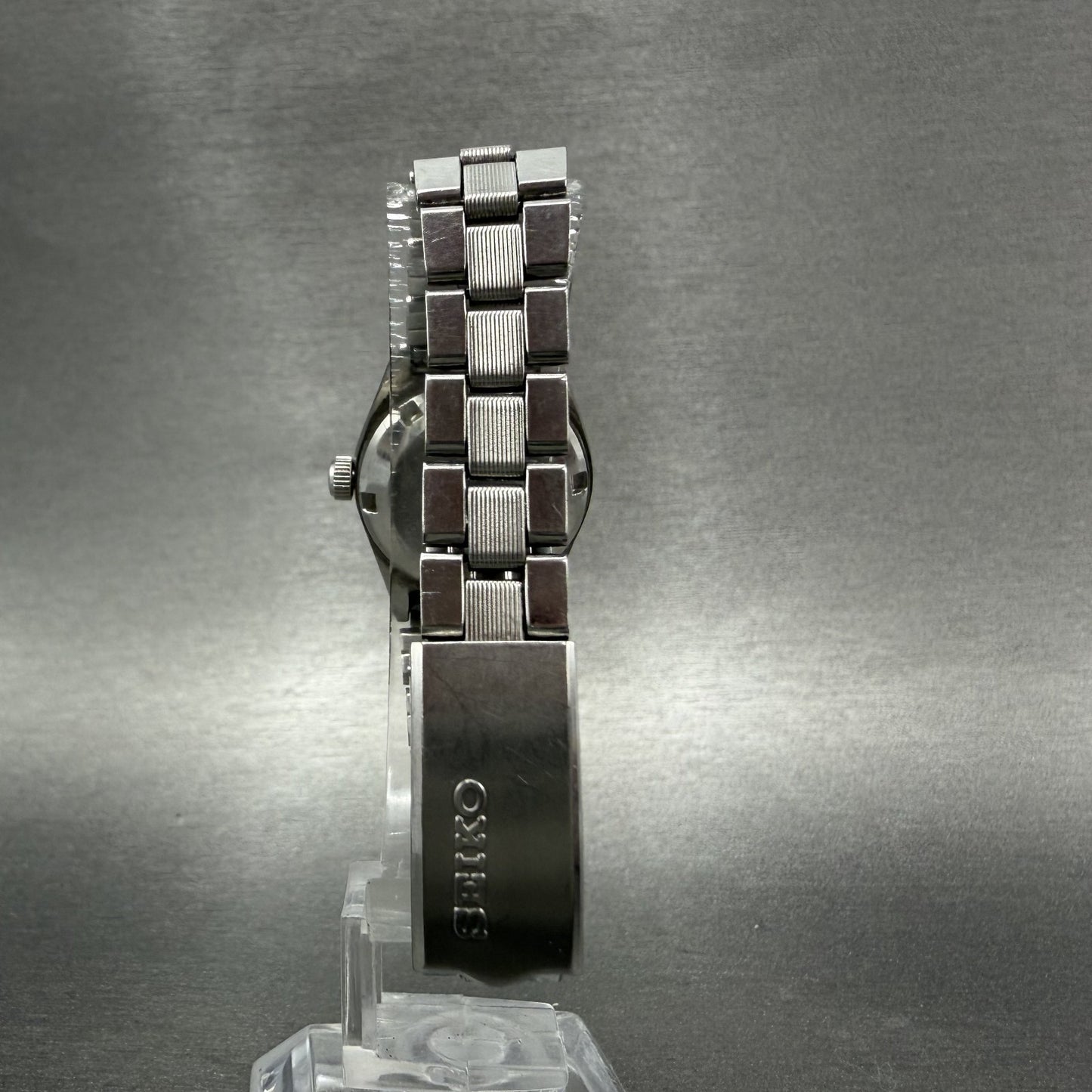 Seiko Automatic Watch Women 24mm Red Dial Silver Tone Date 2205-0679 Runs ABC7