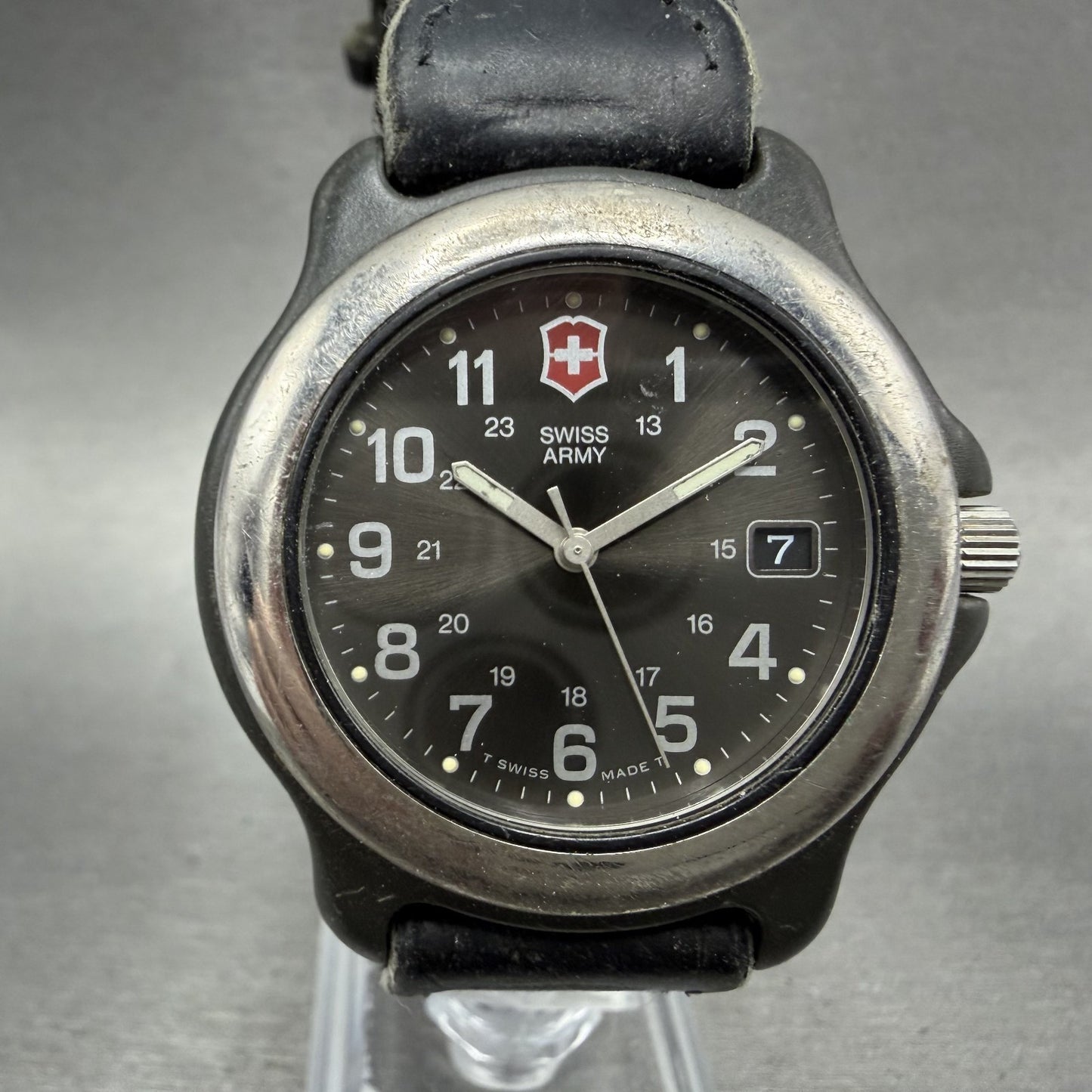 Victorinox Swiss Army Watch Men 37mm Black Dial Black Silver Date New Battery0