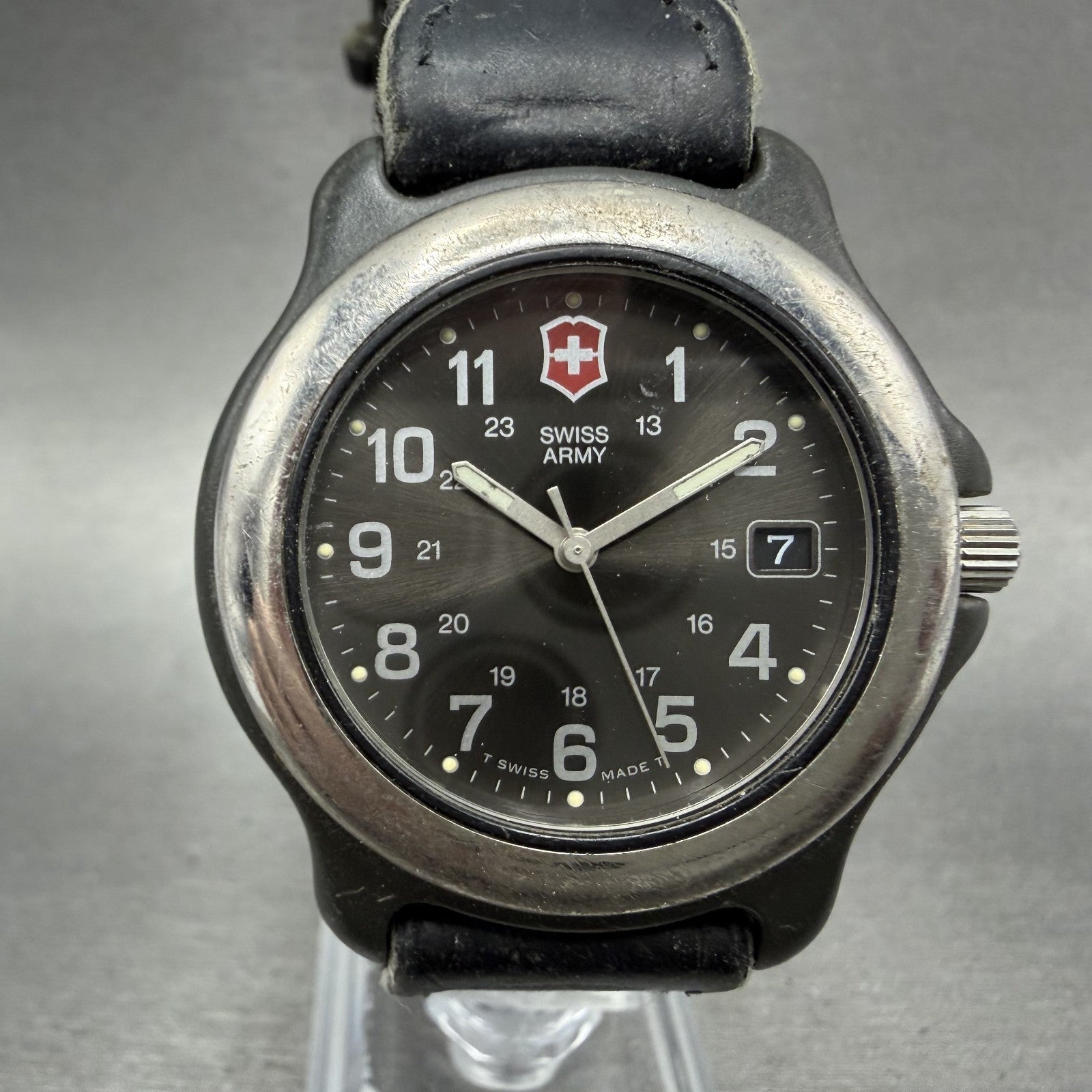 Victorinox Swiss Army Watch Men 37mm Black Dial Black Silver Date New Battery0