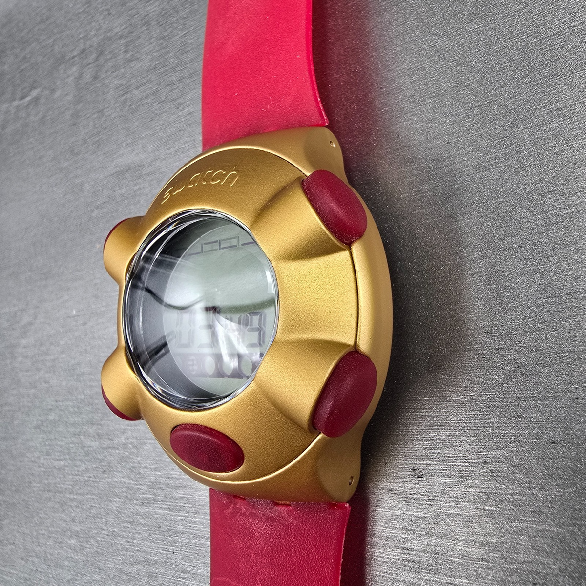 Swatch Beat Golden Virtual Wave Watch Men 47mm Gold Red YQG1000 New Battery NOS5
