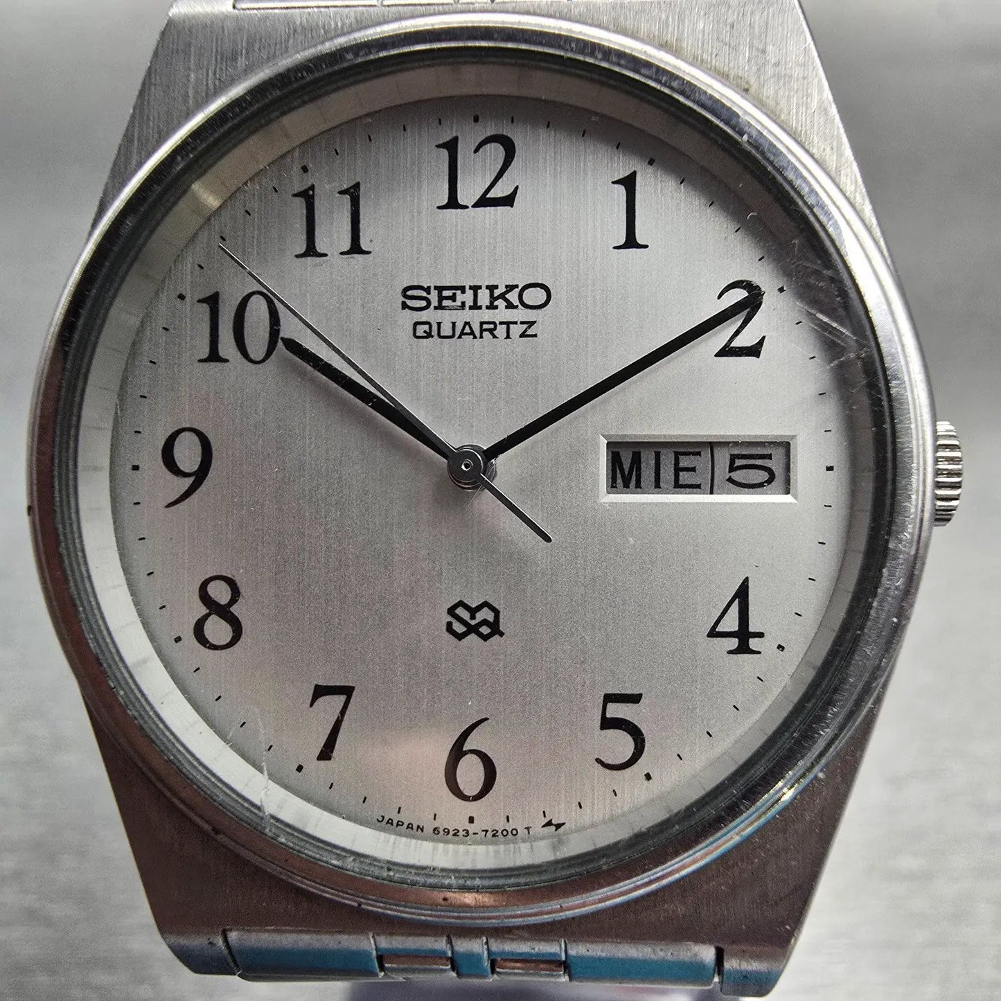 Seiko SQ Watch Men 34mm Silver Dial Silver Tone Daydate Round 6923-7039 New Batt1