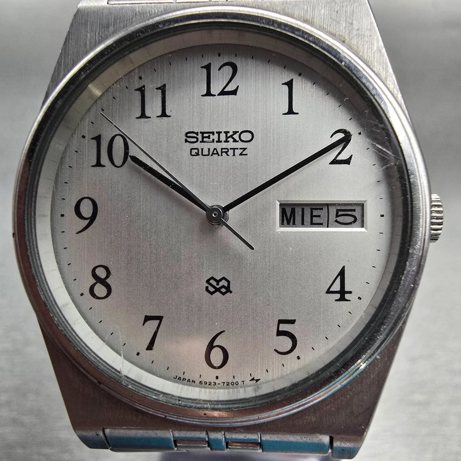 Seiko SQ Watch Men 34mm Silver Dial Silver Tone Daydate Round 6923-7039 New Batt1