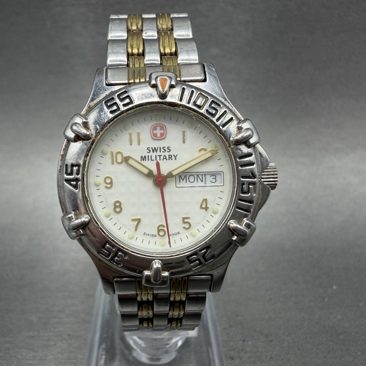 Swiss Military Watch Women 29mm White Dial Two Tone Daydate Round New Battery A10