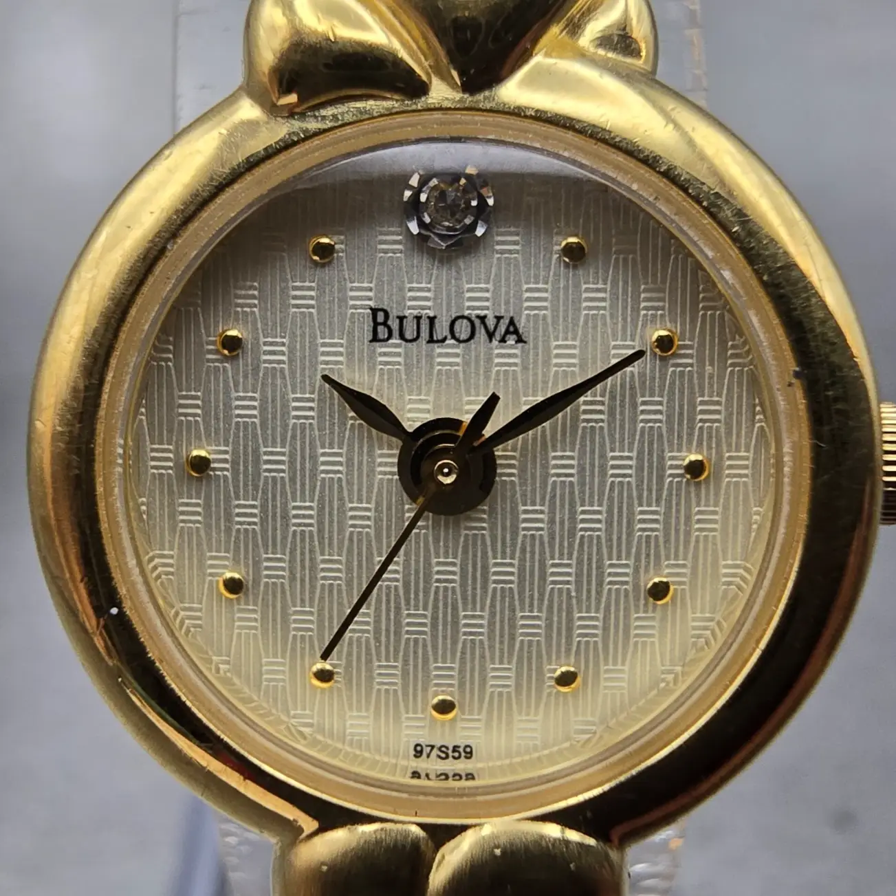 Bulova Watch Women 20mm Cream Dial Gold Tone Round Hearts 97S59 New Battery1