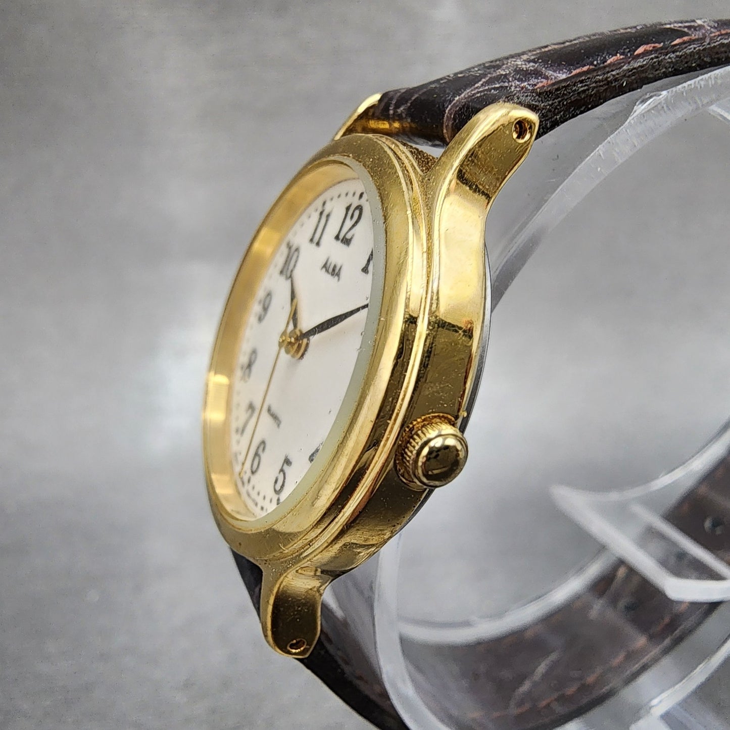 Seiko Alba Watch Women 26mm White Dial Gold Tone V5016k00 New Battery2